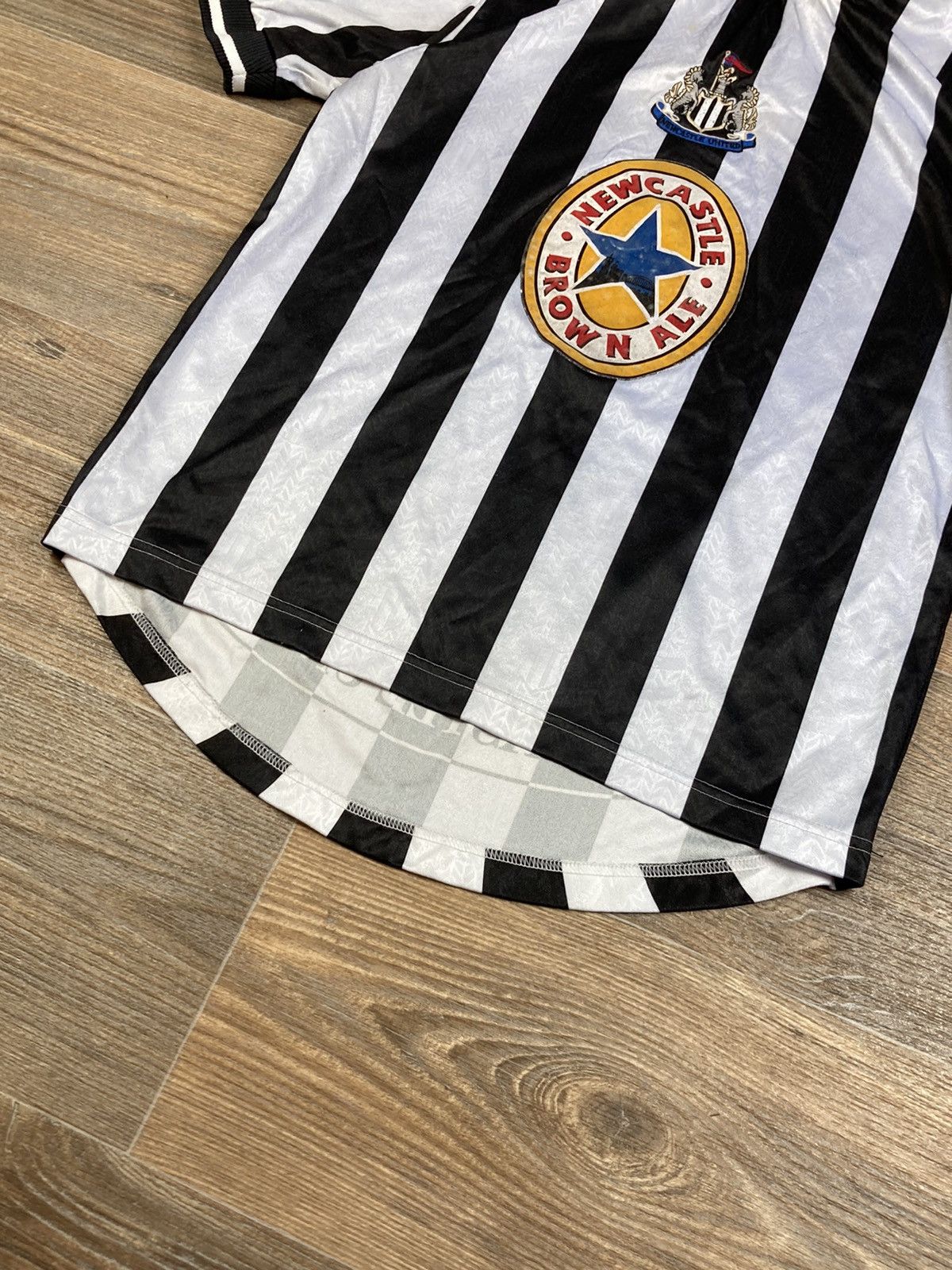 Vintage Vintage New Castle United brown ale striped jersey Size US M / EU 48-50 / 2 - 4 Thumbnail