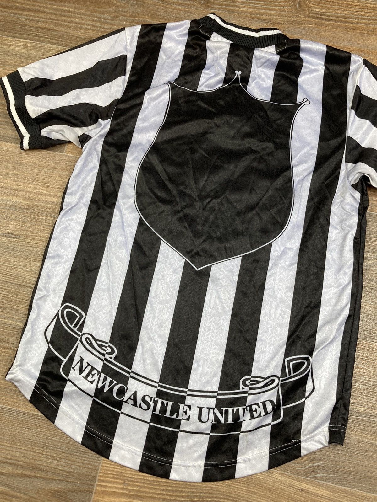 Vintage Vintage New Castle United brown ale striped jersey Size US M / EU 48-50 / 2 - 7 Thumbnail