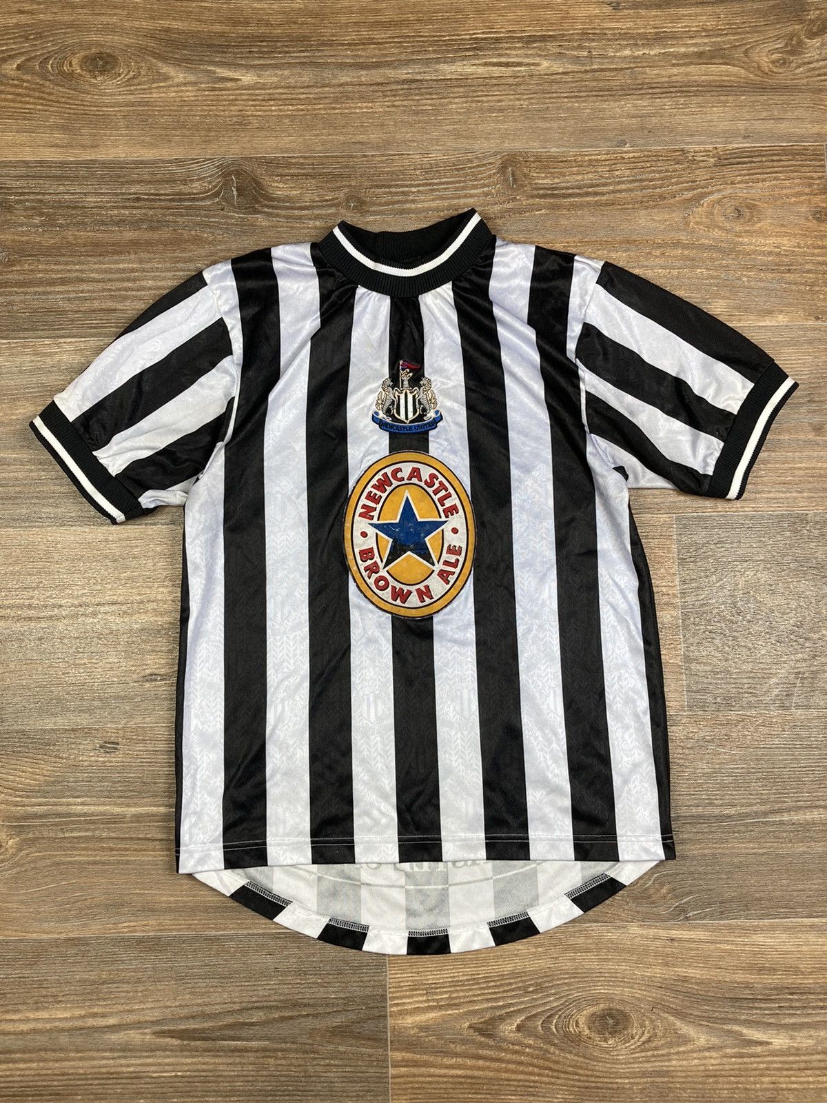 Vintage Vintage New Castle United brown ale striped jersey Size US M / EU 48-50 / 2 - 1 Thumbnail