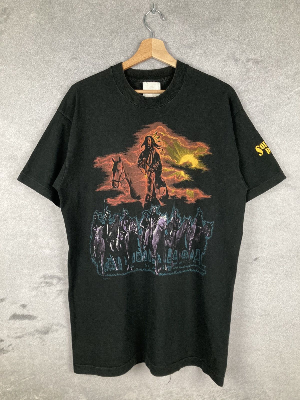 Vintage Vintage South Dakota Indian Graphic Tee Single Stitch 90s Size US L / EU 52-54 / 3 - 1 Thumbnail