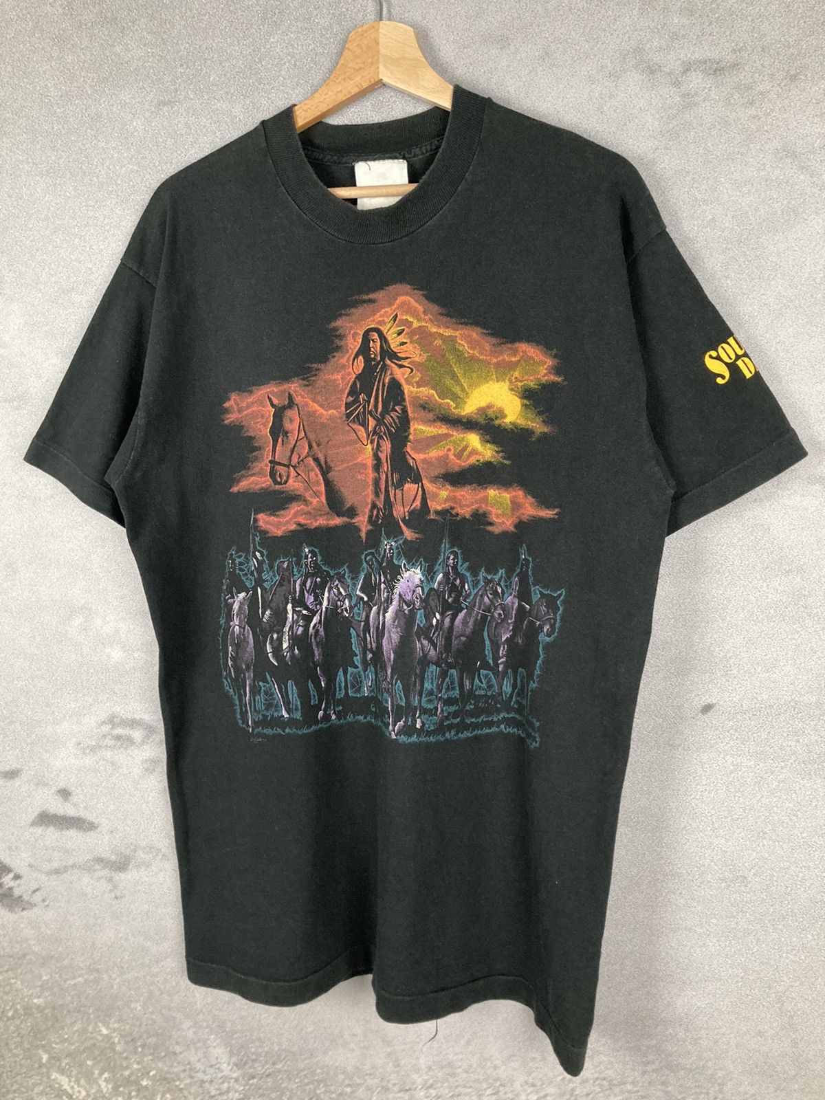 Vintage Vintage South Dakota Indian Graphic Tee Single Stitch 90s Size US L / EU 52-54 / 3 - 2 Thumbnail
