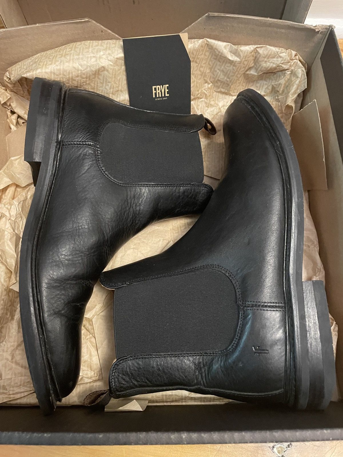 Frye Men's Seth Chelsea Boot – Classic, Durable & Ready For Everyday Wear