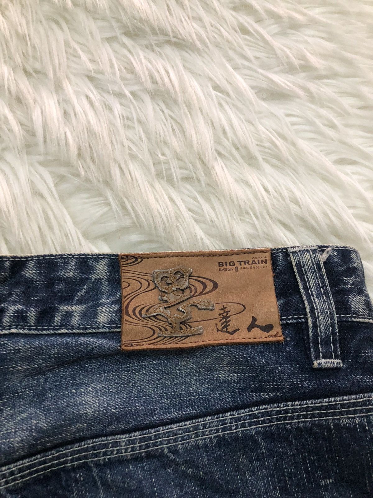 Japanese Brand BIG TRAIN Japanese embroidered fish koi Size US 36 / EU 52 - 10 Thumbnail