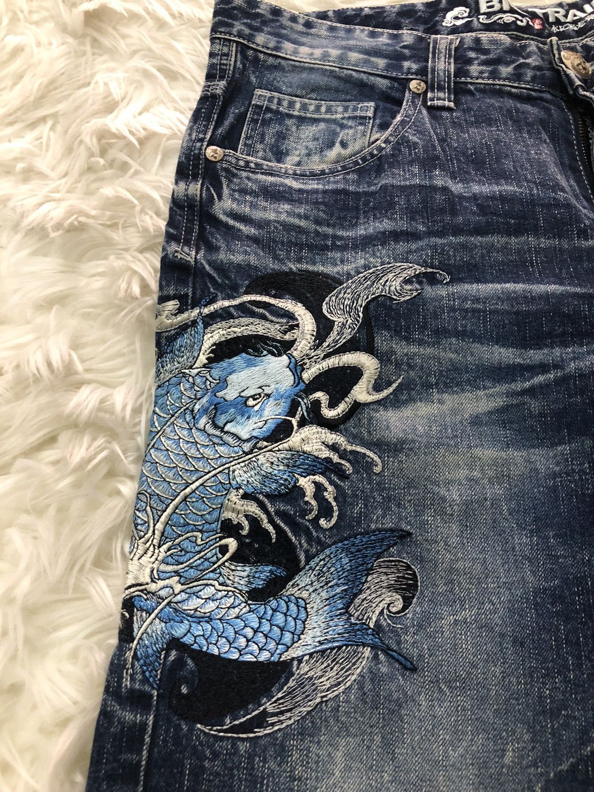 Japanese Brand BIG TRAIN Japanese embroidered fish koi Size US 36 / EU 52 - 3 Thumbnail