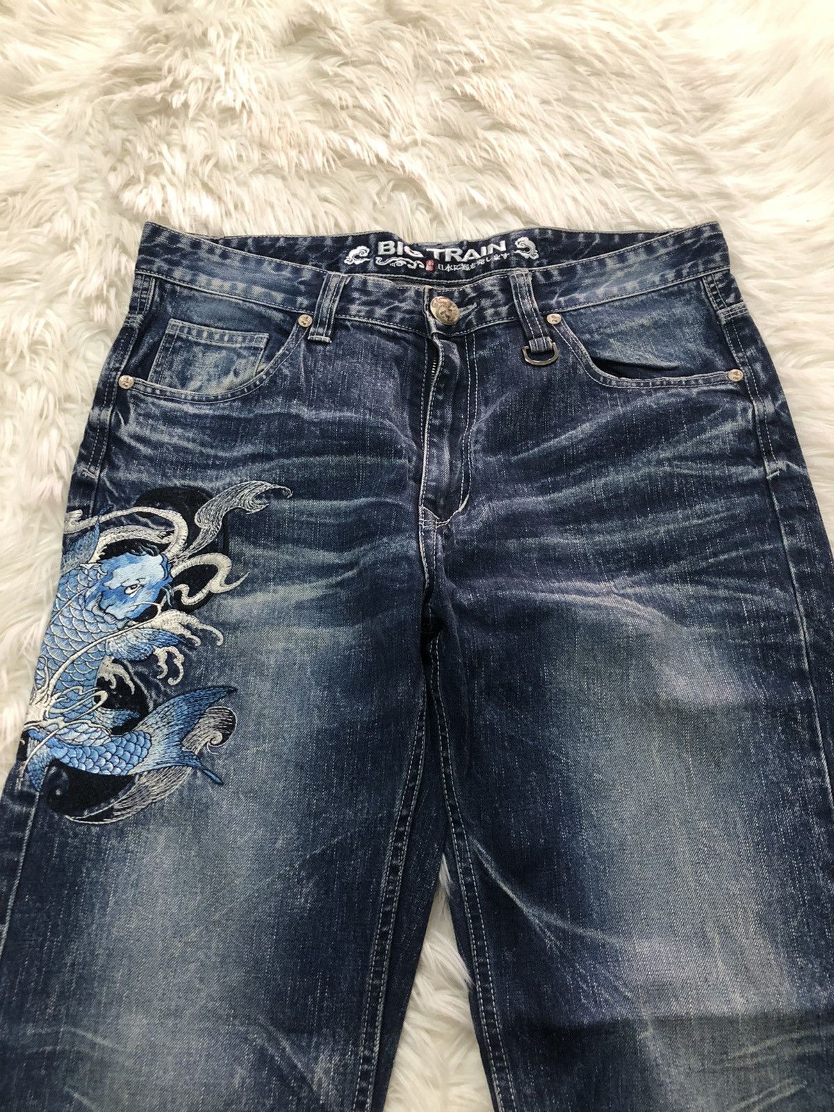 Japanese Brand BIG TRAIN Japanese embroidered fish koi Size US 36 / EU 52 - 2 Thumbnail