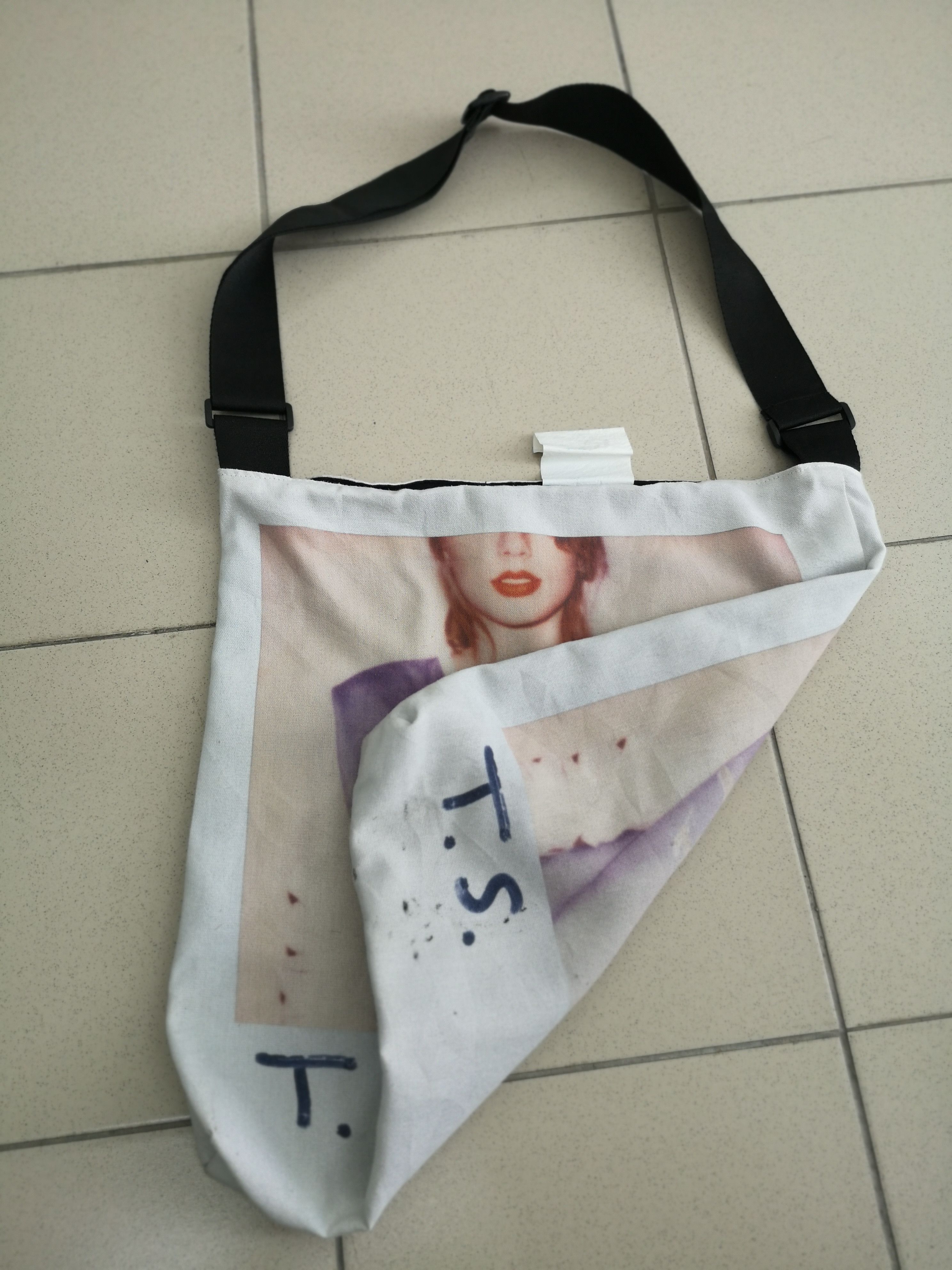 Other VINTAGE TAYLOR SWIFT 1989 ALBUM COVER SHOULDER /TOTE BAG Size ONE SIZE - 25 Thumbnail