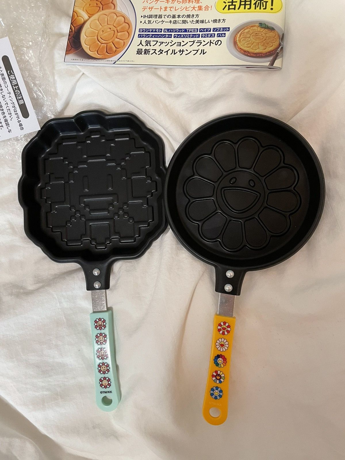 Murakami pan sets of two + flour + magazine