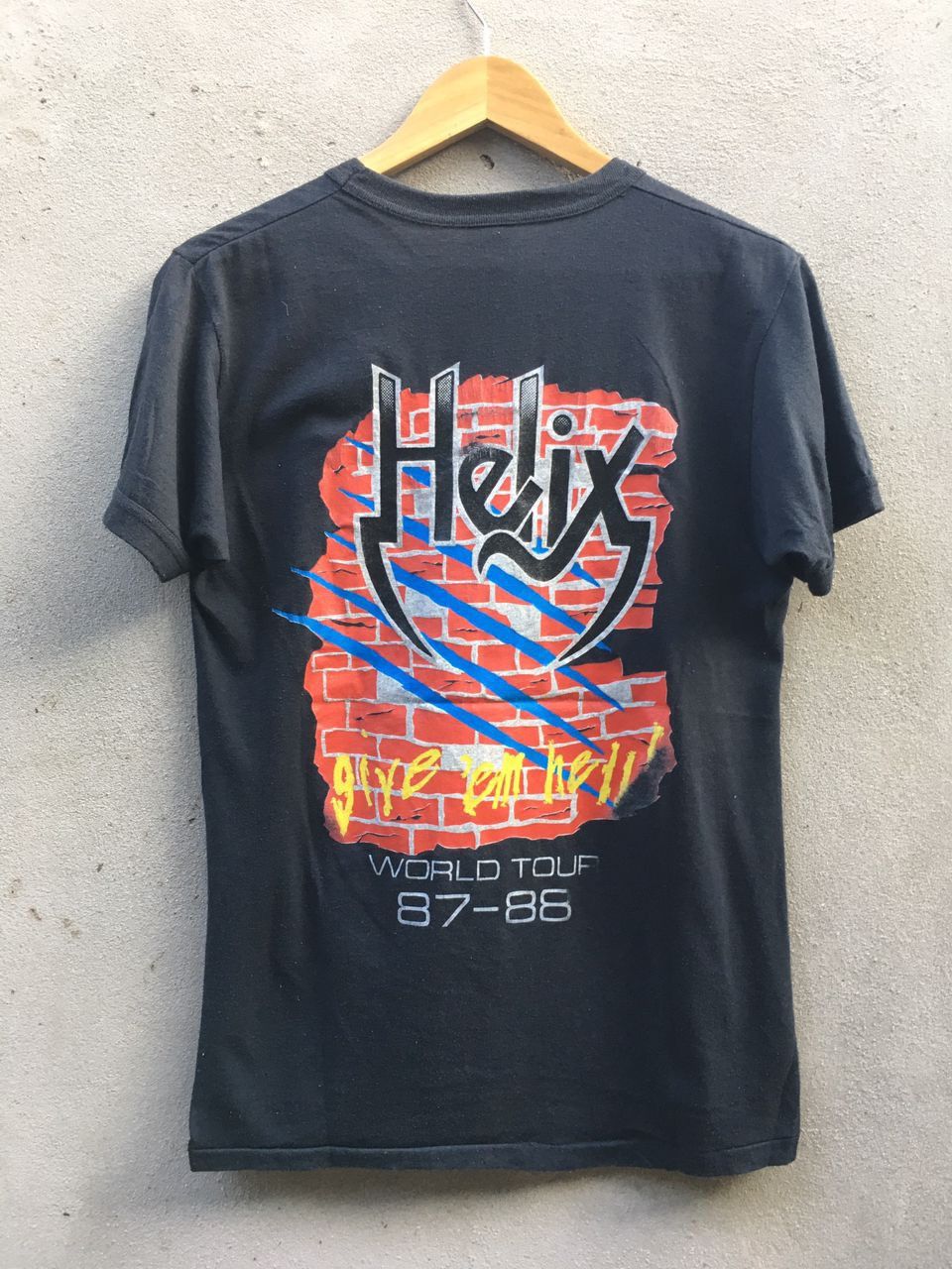 Band Tees × Vintage Vintage Helix give em hell Band world tour Black t shirt Size US M / EU 48-50 / 2 - 1 Thumbnail