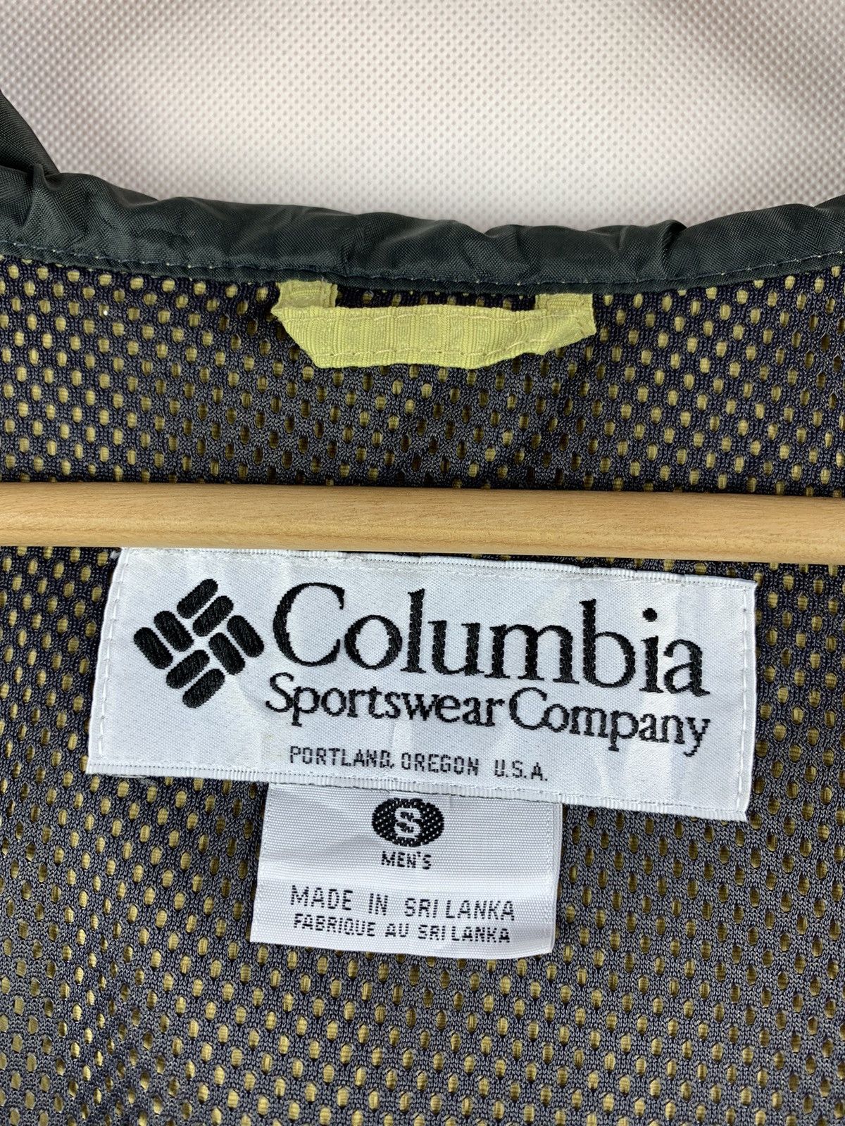 Columbia Vintage Columbia Packable Hoodie Jacket Size US S / EU 44-46 / 1 - 12 Thumbnail