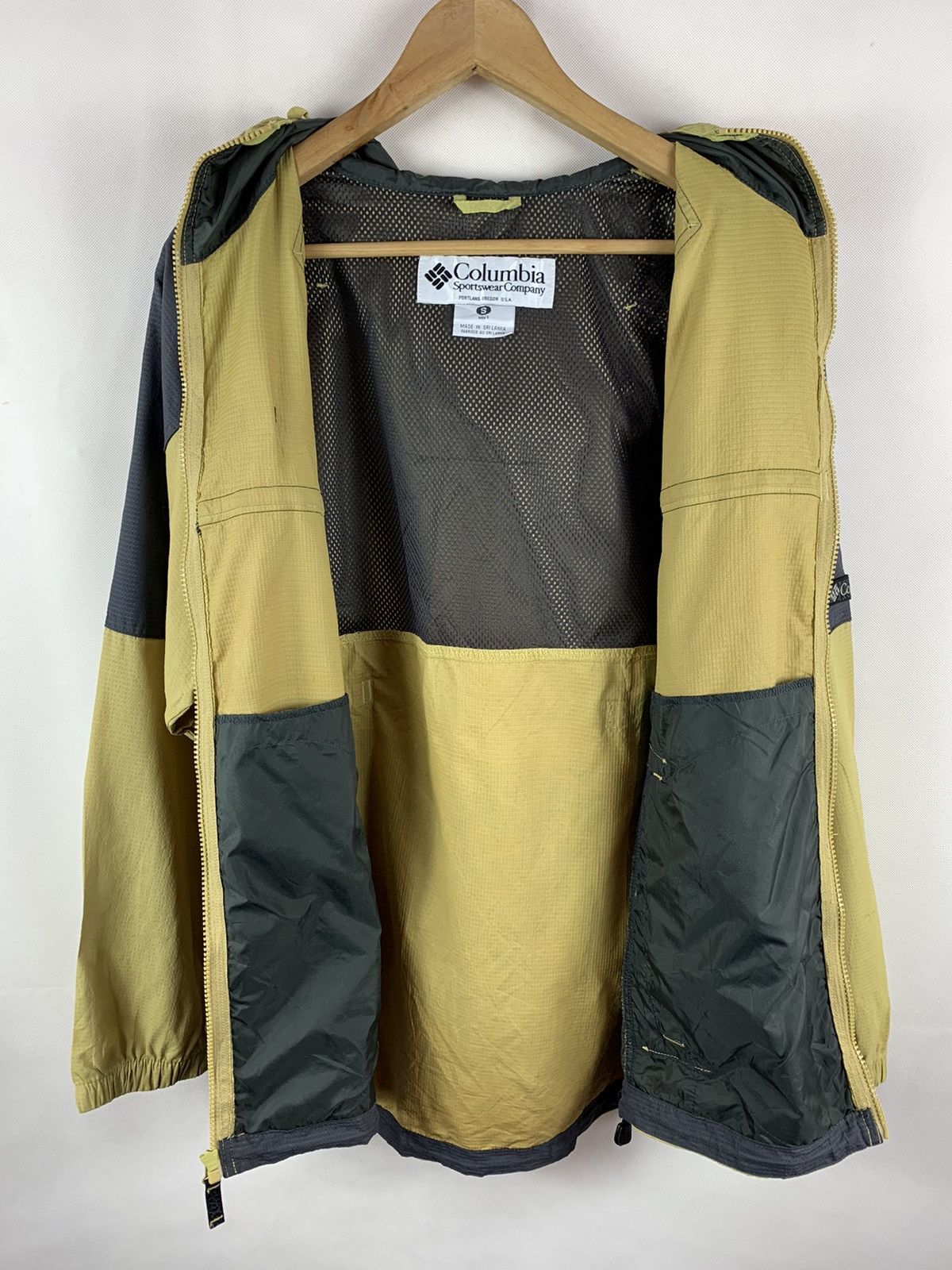 Columbia Vintage Columbia Packable Hoodie Jacket Size US S / EU 44-46 / 1 - 11 Thumbnail