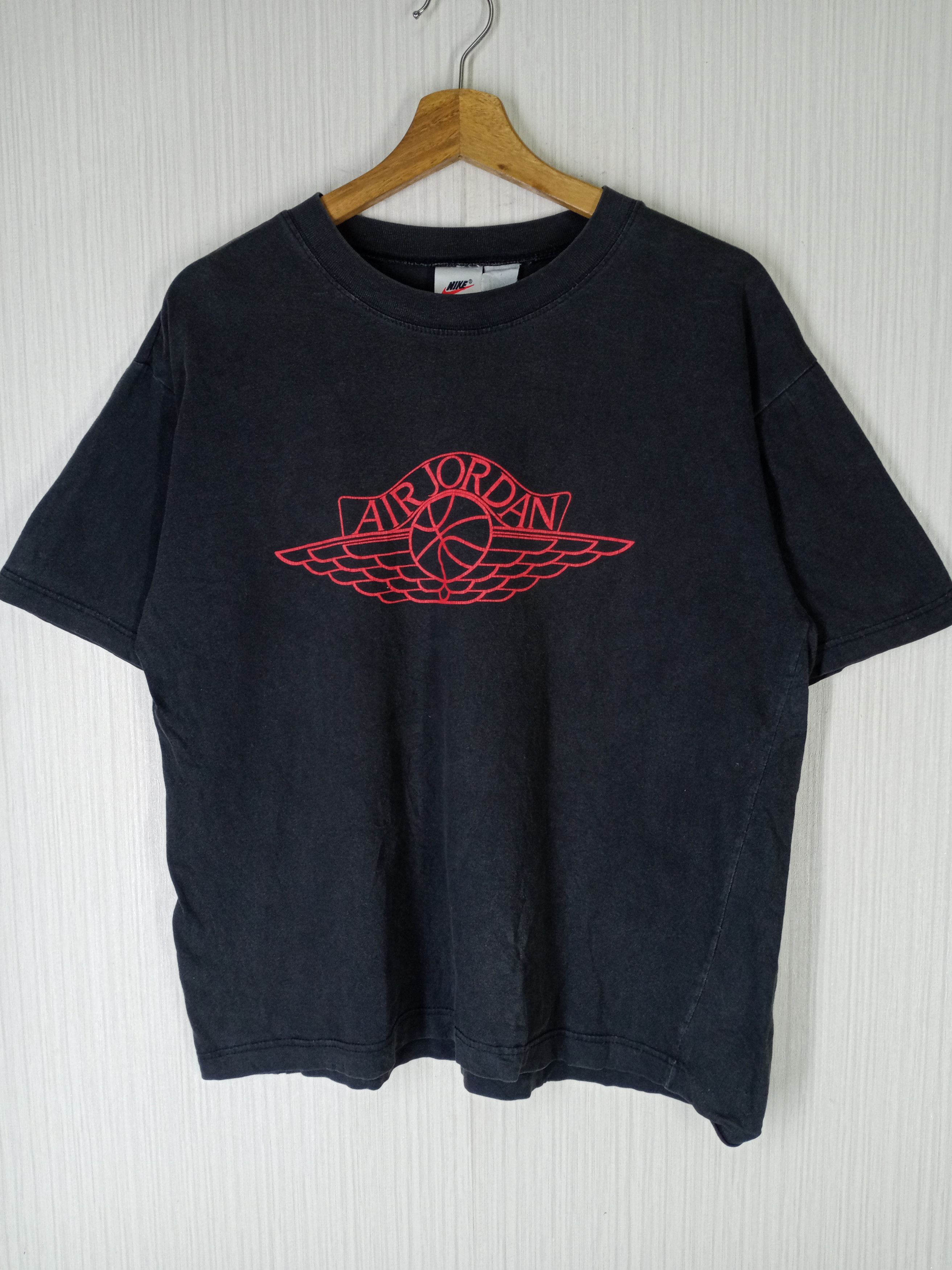 Jordan Brand Rare Vintage 90s Air Jordan Big Logo Tshirt Size US M / EU 48-50 / 2 - 2 Thumbnail