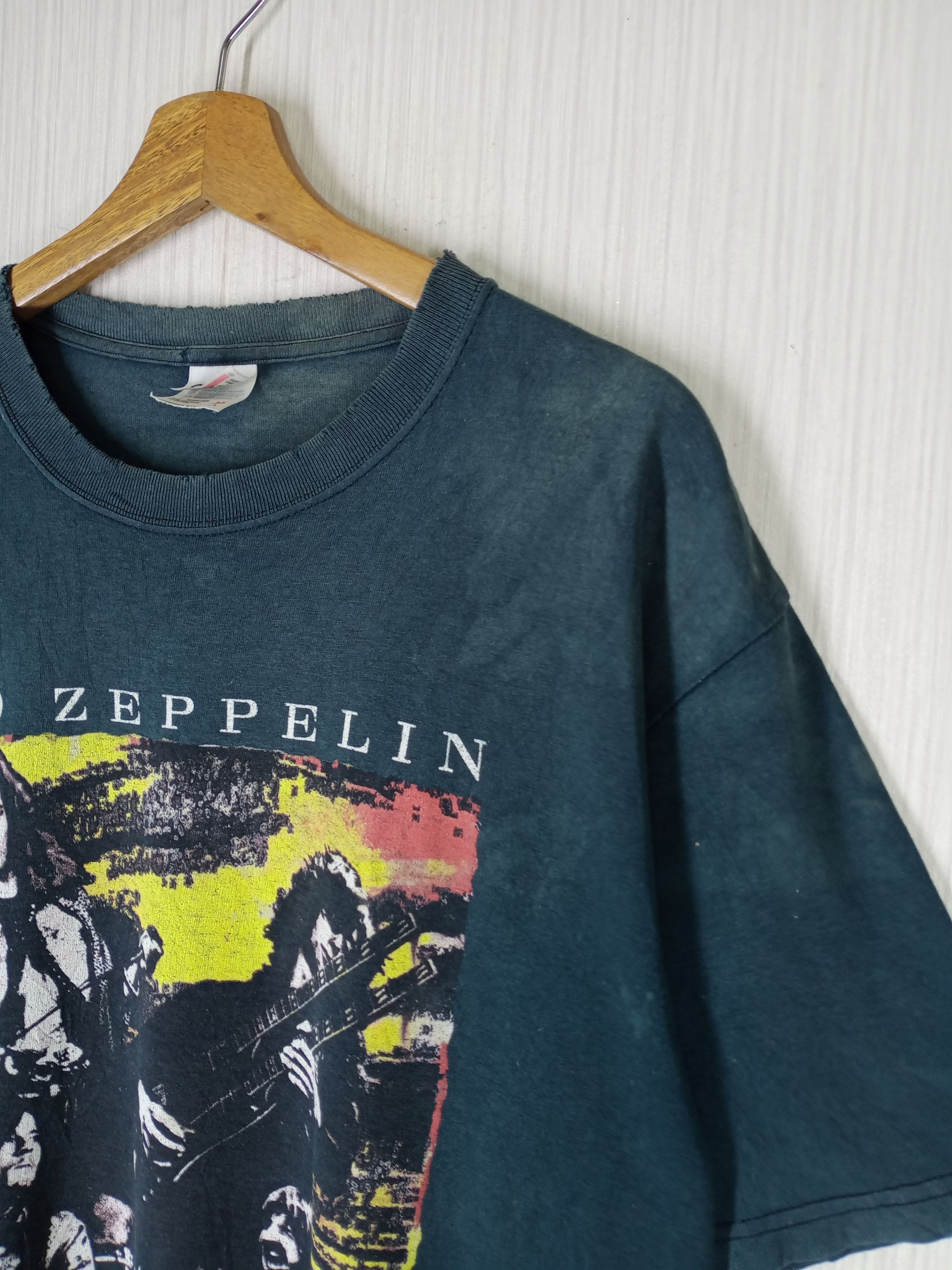 Led Zeppelin Vintage Led Zeppelin Distressed Rock Band Tshirt Size US M / EU 48-50 / 2 - 9 Thumbnail