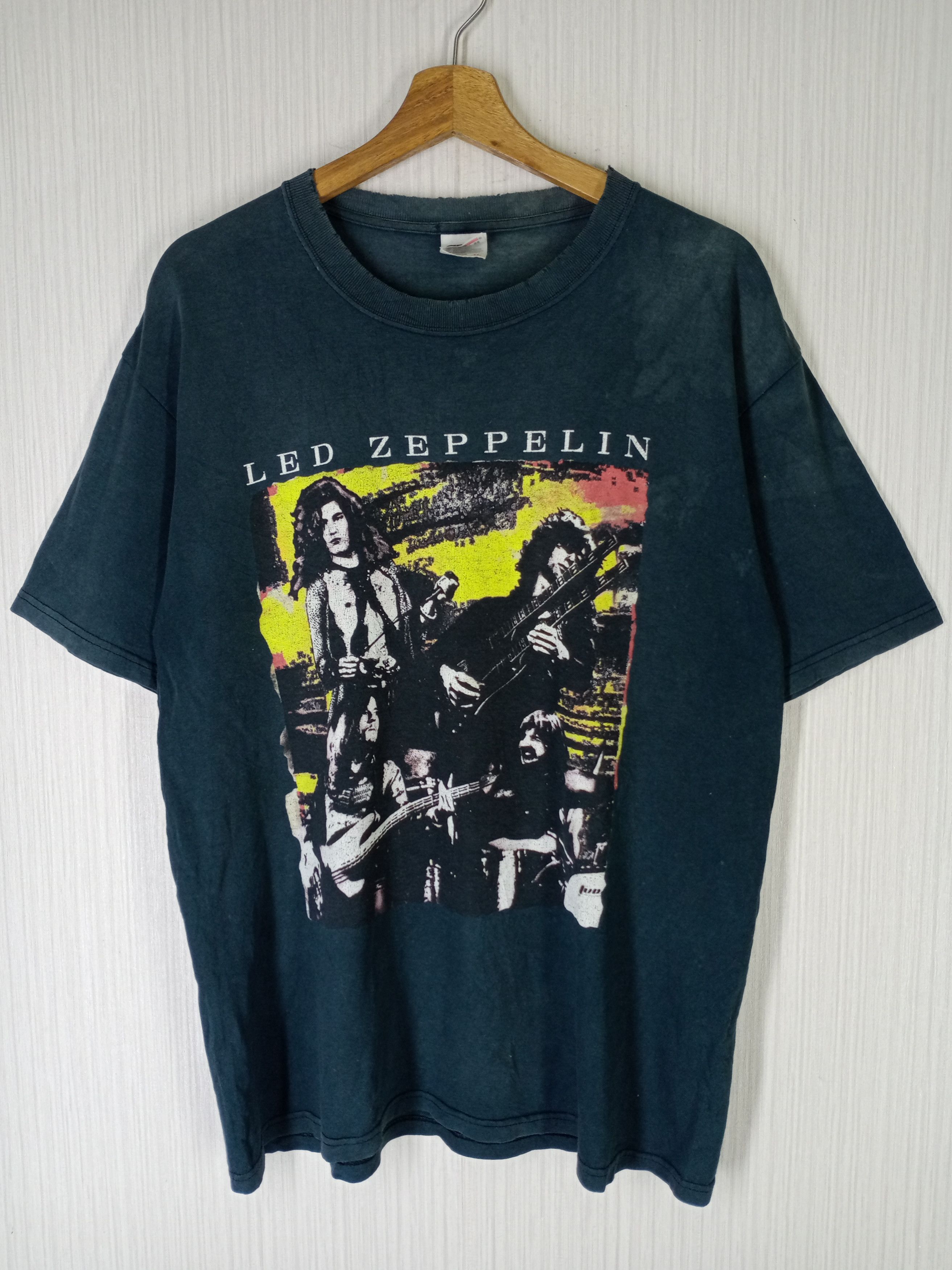 Led Zeppelin Vintage Led Zeppelin Distressed Rock Band Tshirt Size US M / EU 48-50 / 2 - 1 Thumbnail