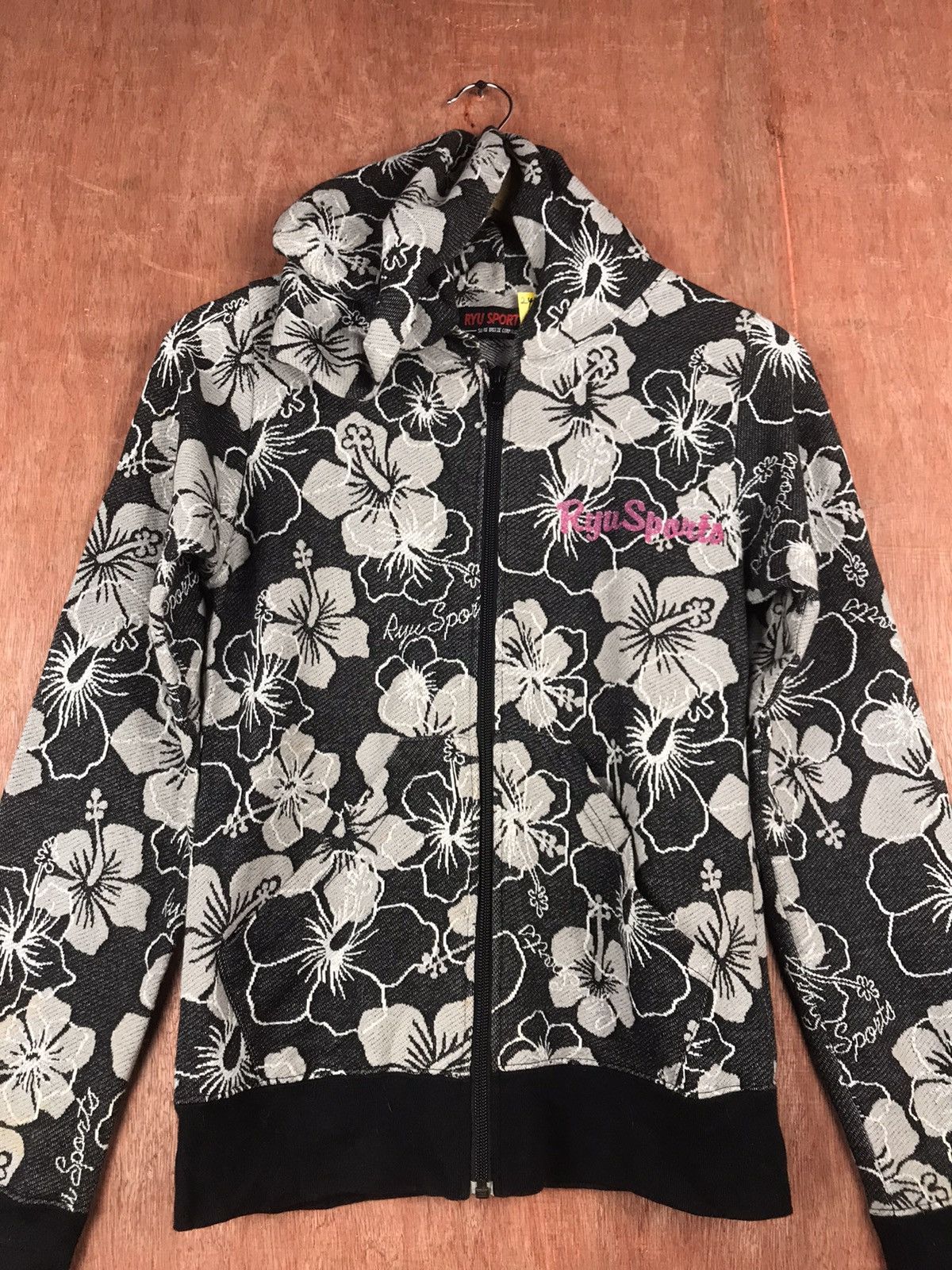 Japanese Brand DLL Ryu Sports Floral Design croptop hoodie Sweater #2480 Size US S / EU 44-46 / 1 - 2 Thumbnail