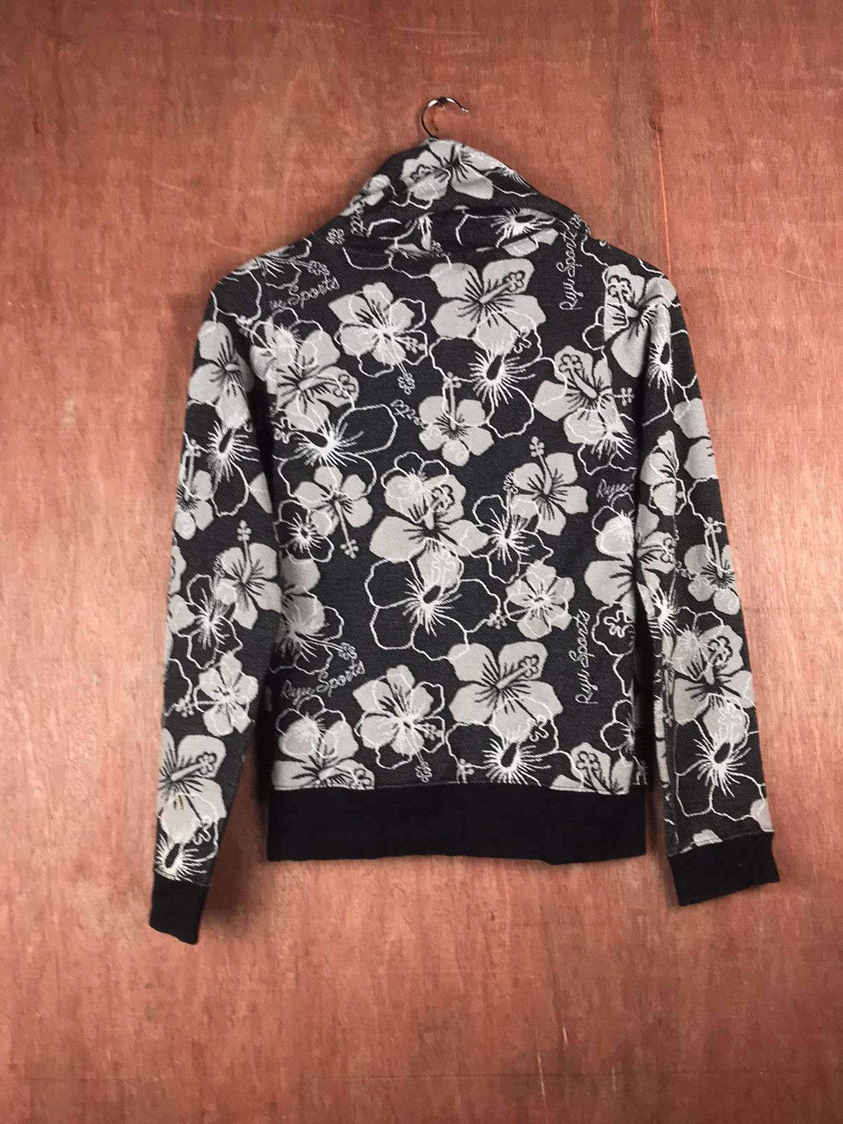 Japanese Brand DLL Ryu Sports Floral Design croptop hoodie Sweater #2480 Size US S / EU 44-46 / 1 - 7 Thumbnail