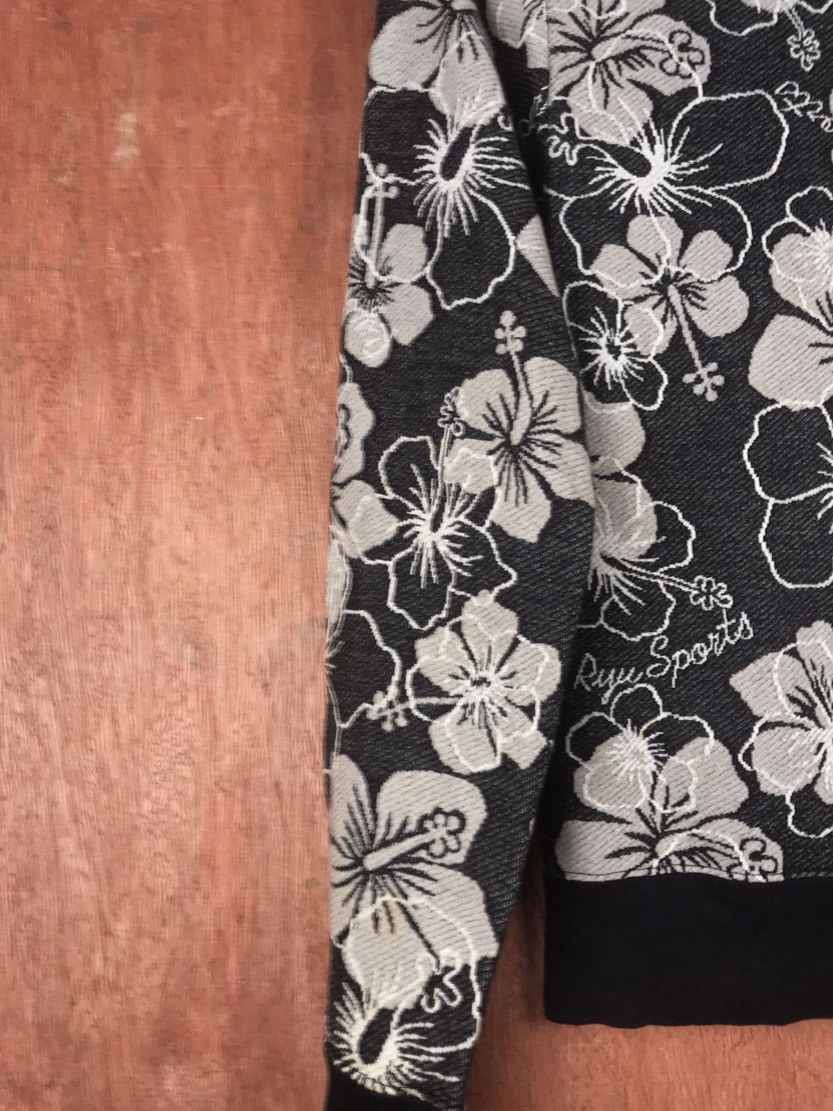 Japanese Brand DLL Ryu Sports Floral Design croptop hoodie Sweater #2480 Size US S / EU 44-46 / 1 - 8 Thumbnail