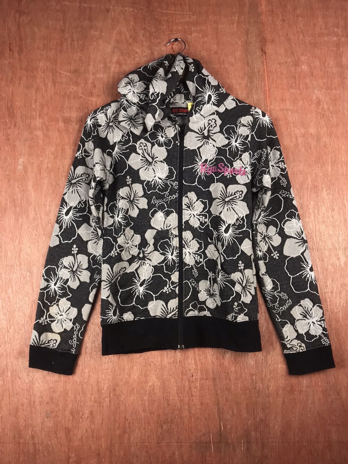 Japanese Brand DLL Ryu Sports Floral Design croptop hoodie Sweater #2480 Size US S / EU 44-46 / 1 - 1 Thumbnail