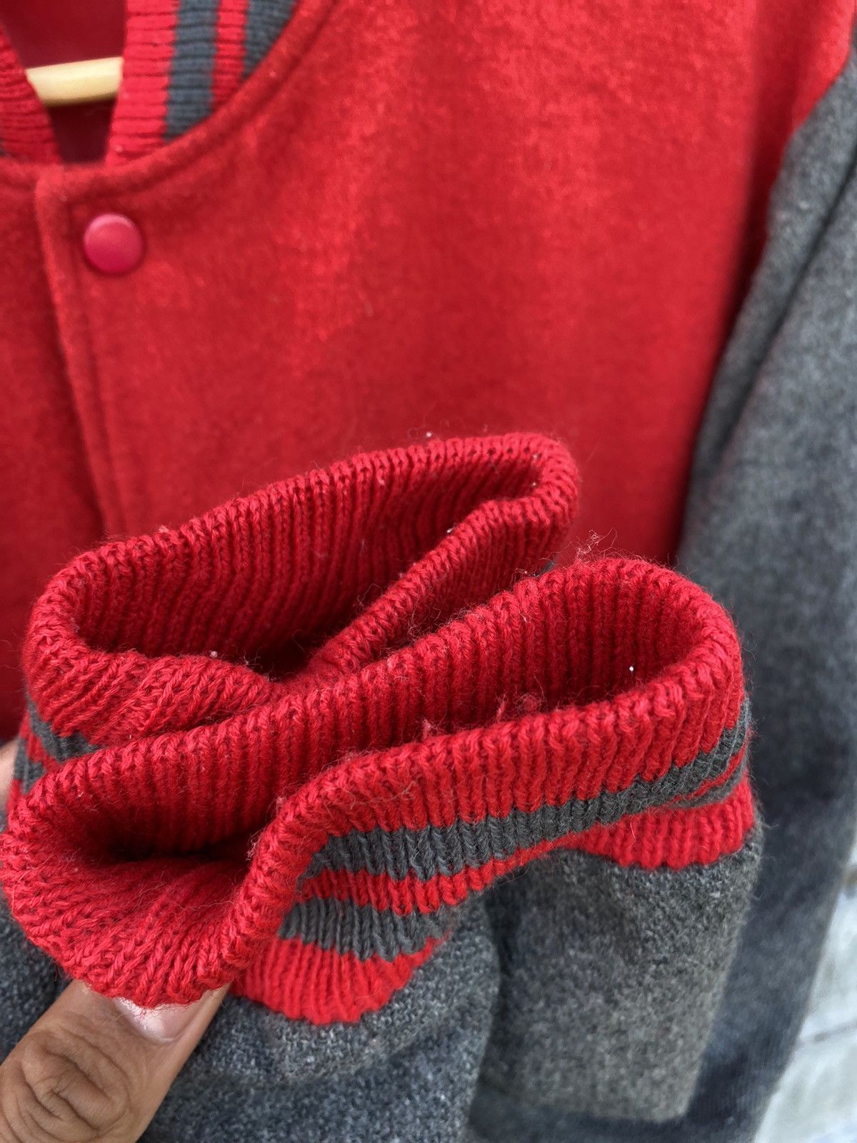 Vintage Vintage Unbrand Plain Red Varsity Jacket Size US L / EU 52-54 / 3 - 6 Thumbnail