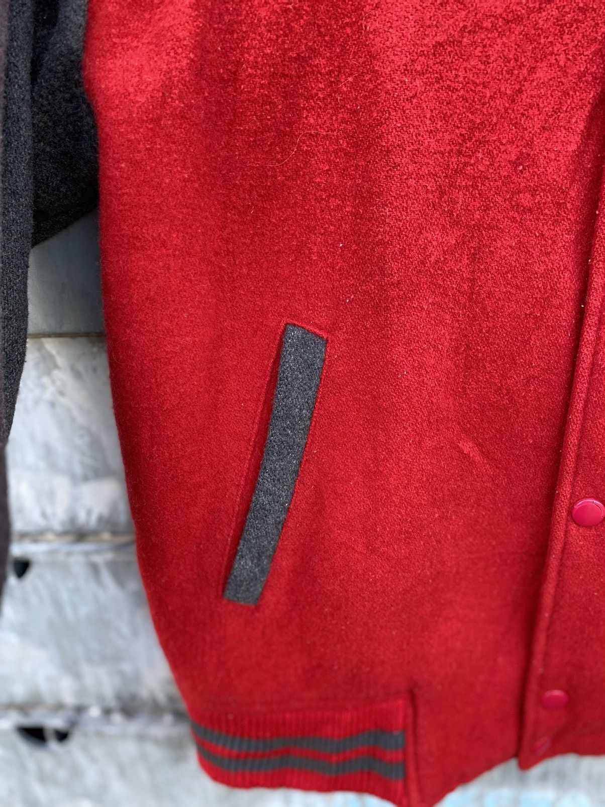 Vintage Vintage Unbrand Plain Red Varsity Jacket Size US L / EU 52-54 / 3 - 5 Thumbnail