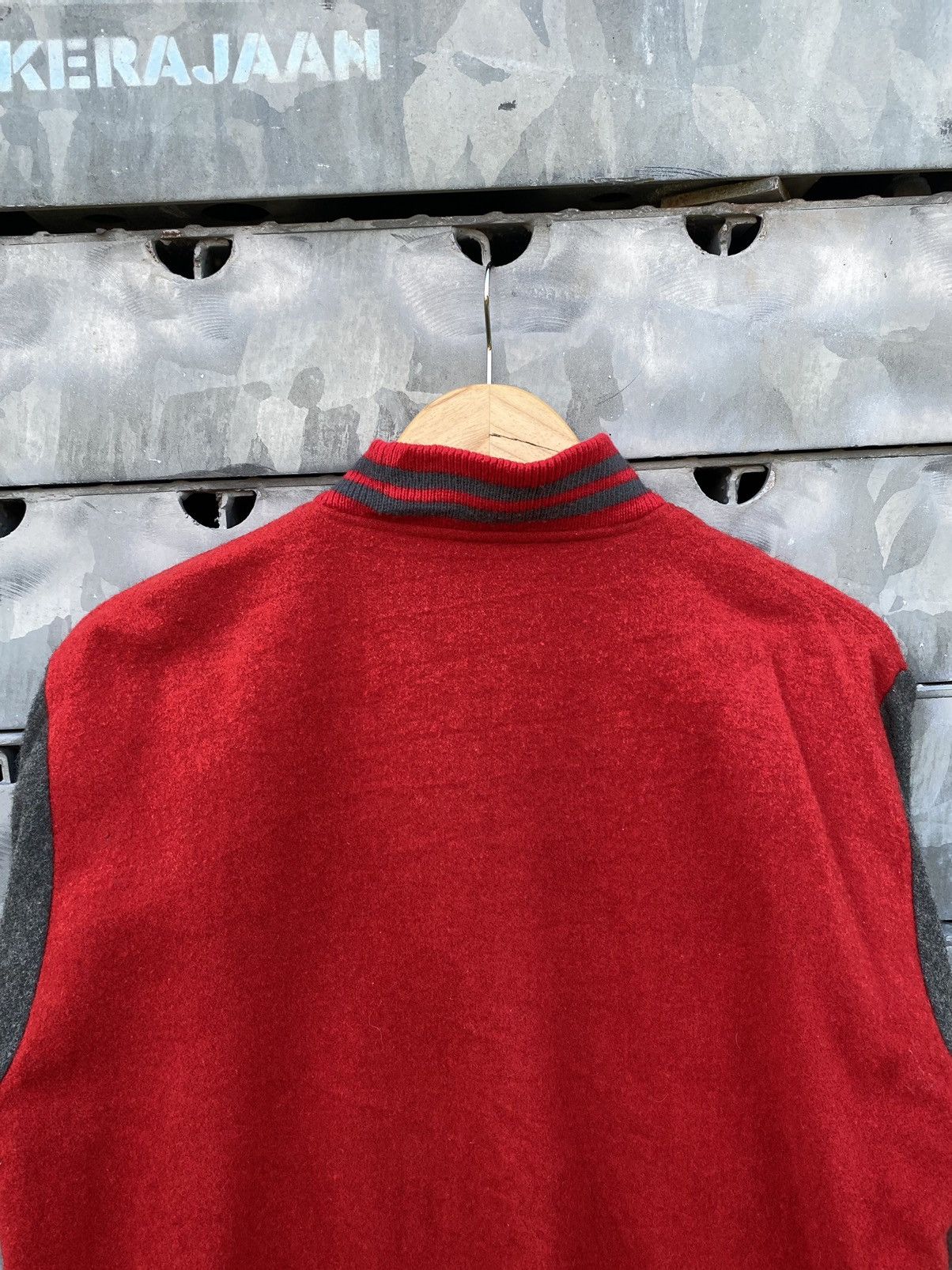 Vintage Vintage Unbrand Plain Red Varsity Jacket Size US L / EU 52-54 / 3 - 11 Thumbnail