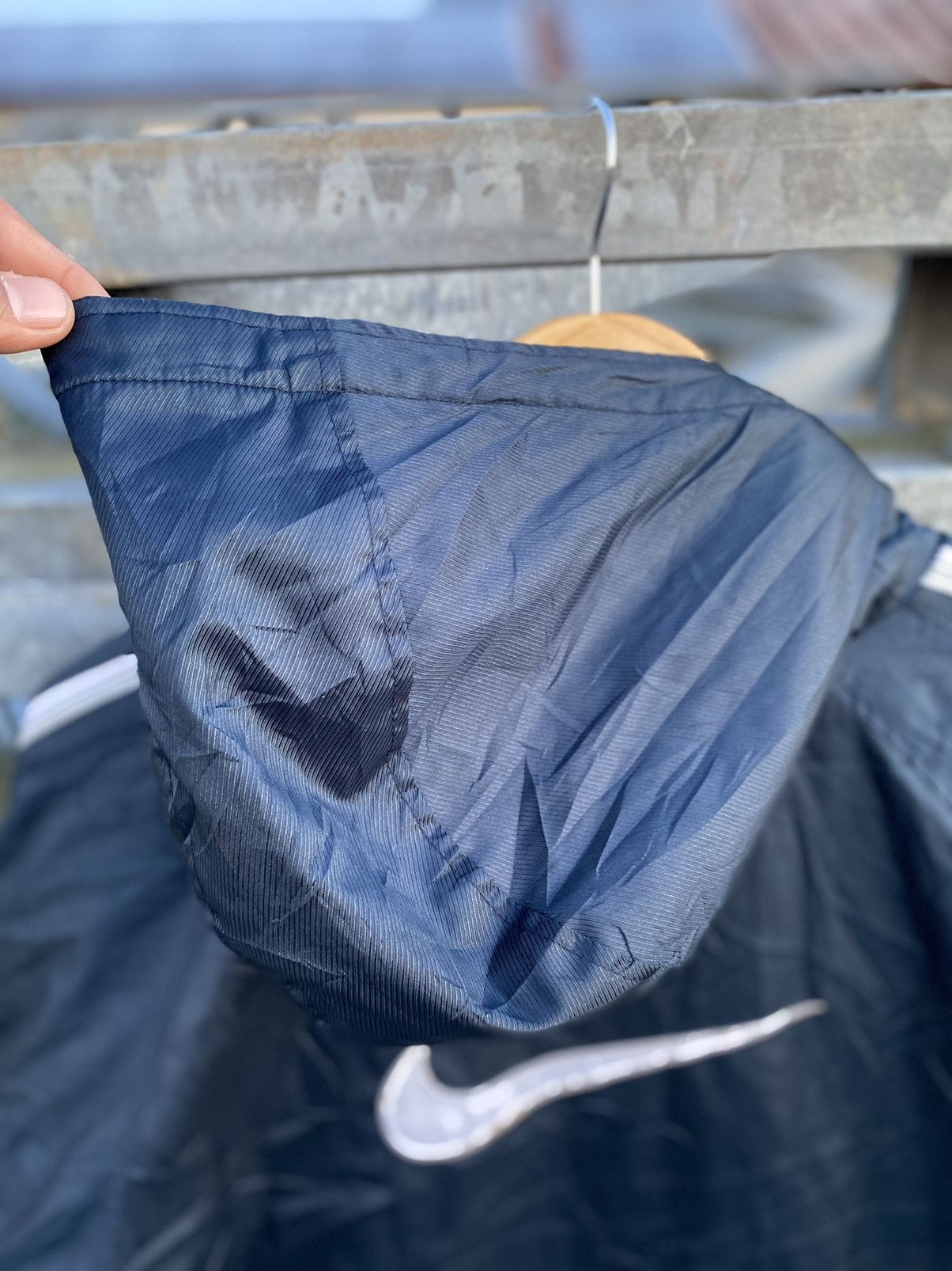 Nike Vintage Nike Jacket Big Logo Swoosh Back Size L Size US L / EU 52-54 / 3 - 19 Thumbnail