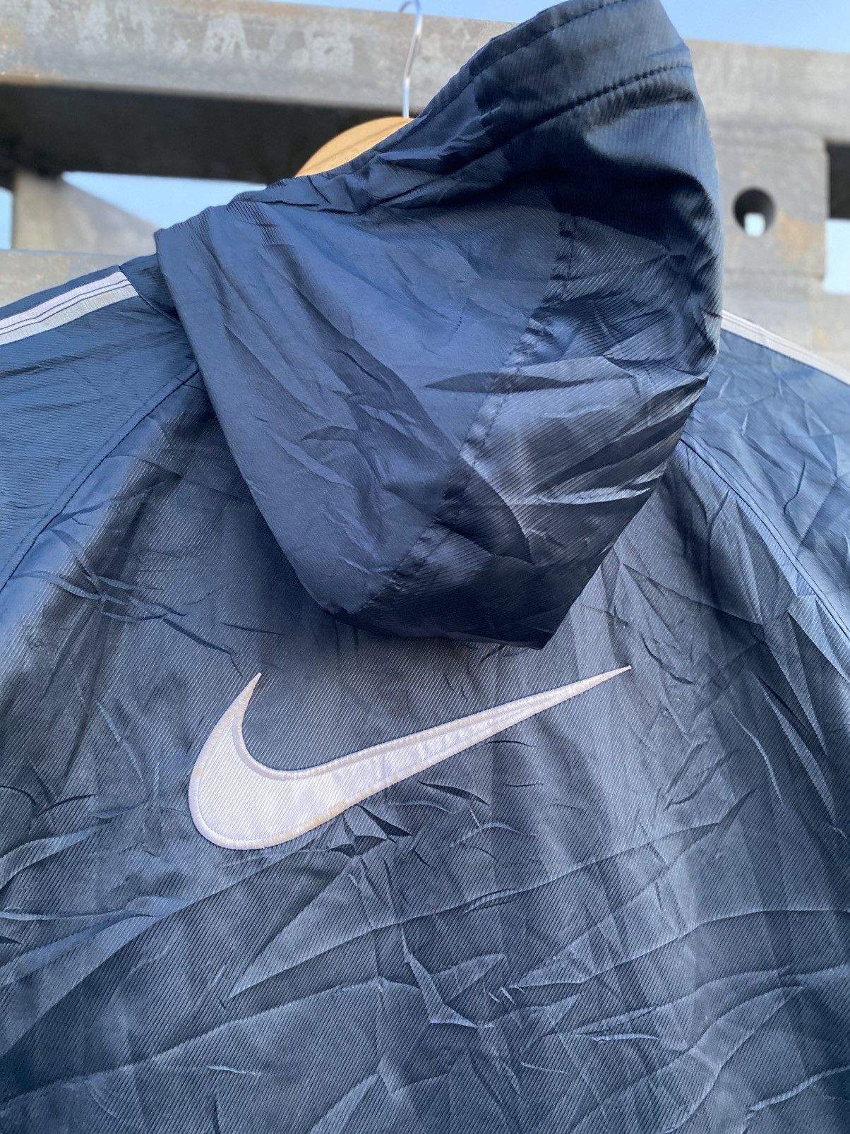 Nike Vintage Nike Jacket Big Logo Swoosh Back Size L Size US L / EU 52-54 / 3 - 17 Thumbnail