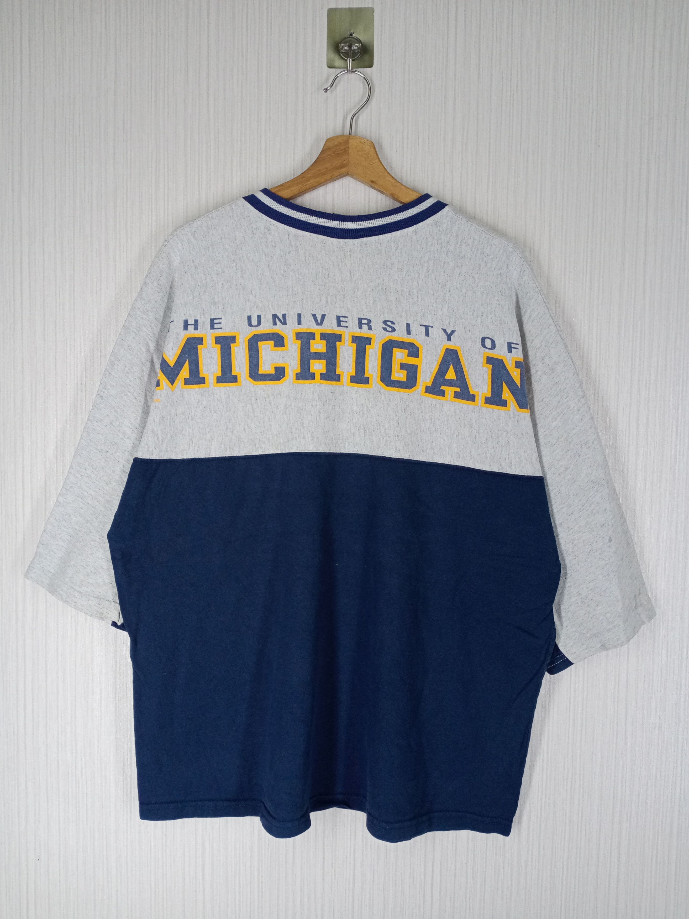 Vintage Vintage 90s The University Of Michigan Wolverines Tee Size US L / EU 52-54 / 3 - 2 Thumbnail