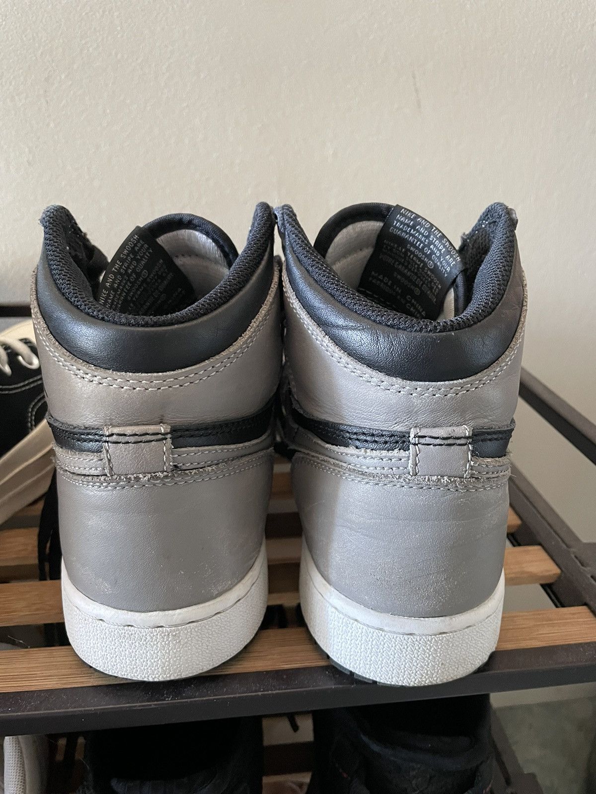 Jordan Brand × Nike Air Jordan 1 Retro High OG GS Shadow 2018 Size US 6 / EU 39 - 5 Thumbnail