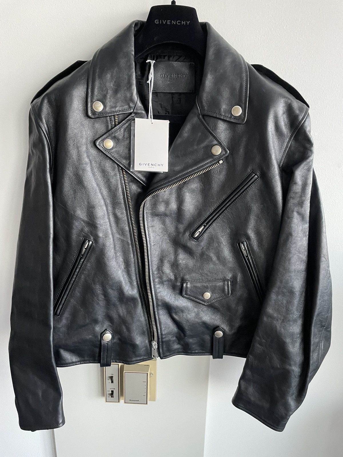 Givenchy RARE $5,500 Value Runway Givenchy DiSTRESSED Leather jacket Size XXL / US 16-18 / IT 52-54 - 15 Thumbnail