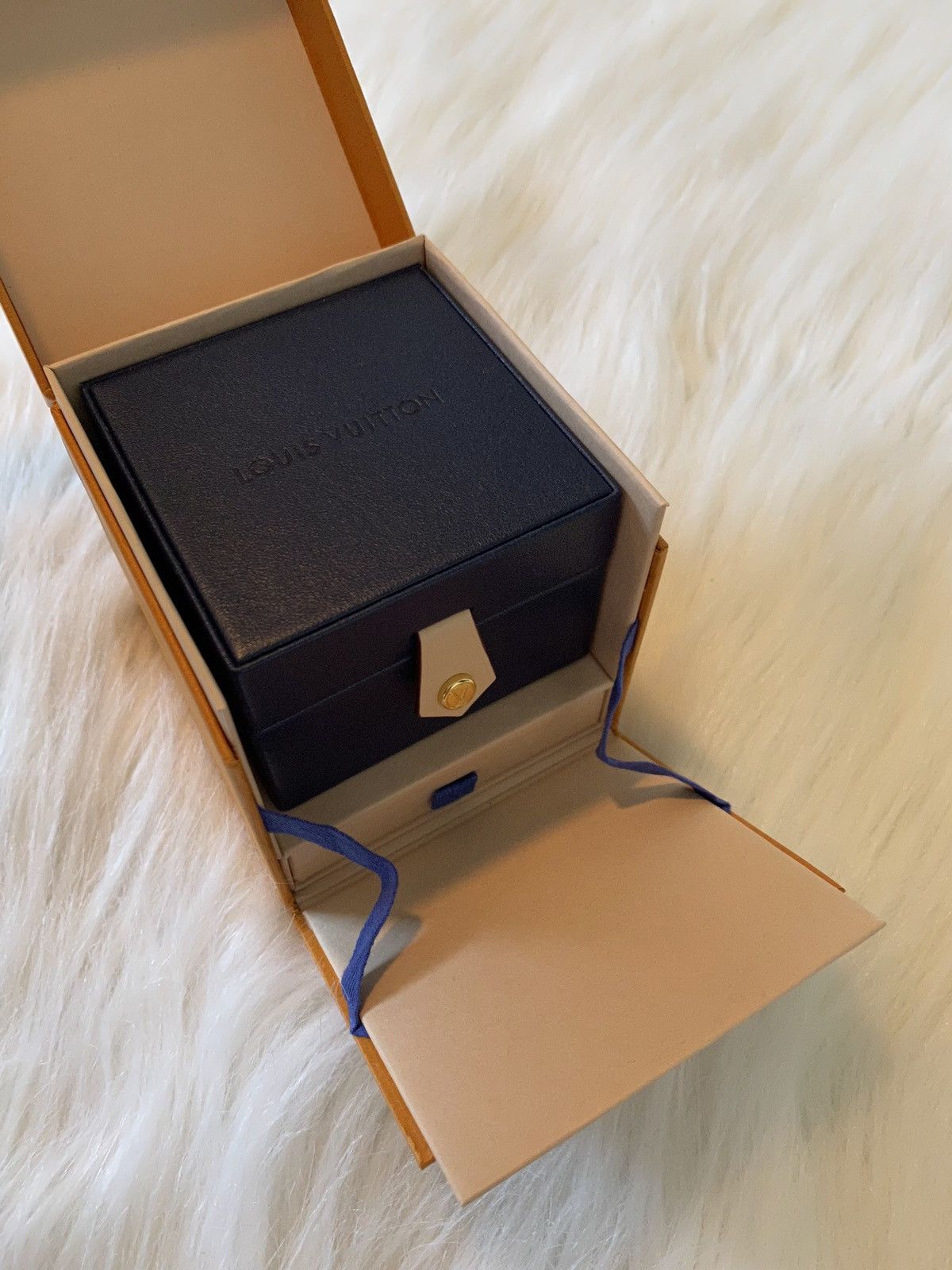 Louis Vuitton LV VOLT MULTI RING, YELLOW GOLD Size ONE SIZE - 10 Thumbnail