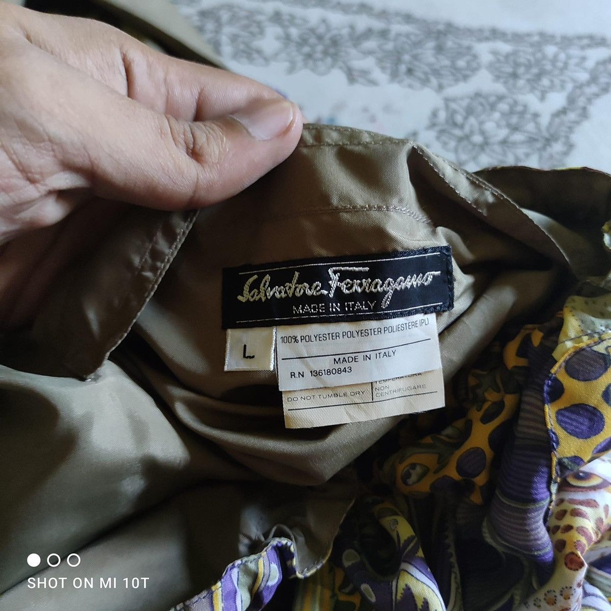 Designer × Salvatore Ferragamo × Vintage Vintage Salvatore Ferragamo Crop Top Jacket Revasable Size L / US 10 / IT 46 - 5 Thumbnail