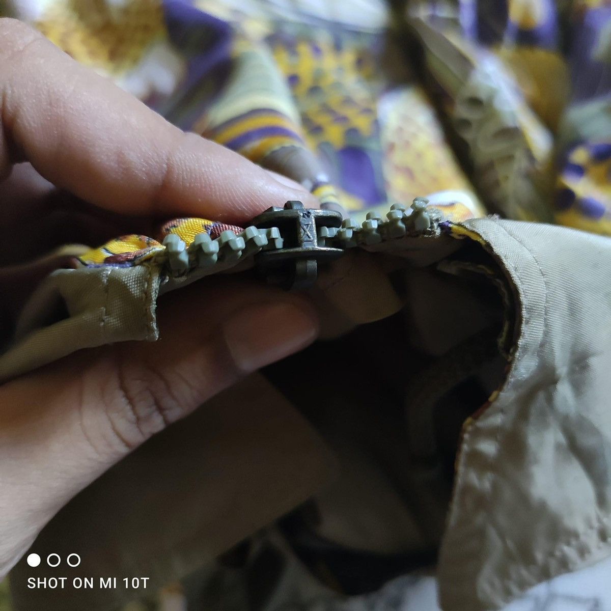 Designer × Salvatore Ferragamo × Vintage Vintage Salvatore Ferragamo Crop Top Jacket Revasable Size L / US 10 / IT 46 - 6 Thumbnail
