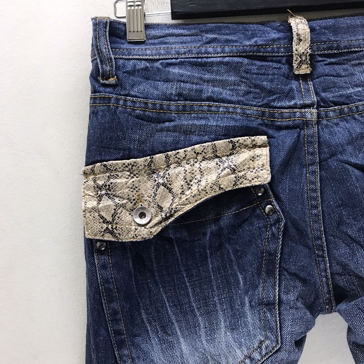 semanticdesign Japanese Brand SEMANTIC DESIGN Distressed Denim Snakeskin Size US 31 - 12 Thumbnail