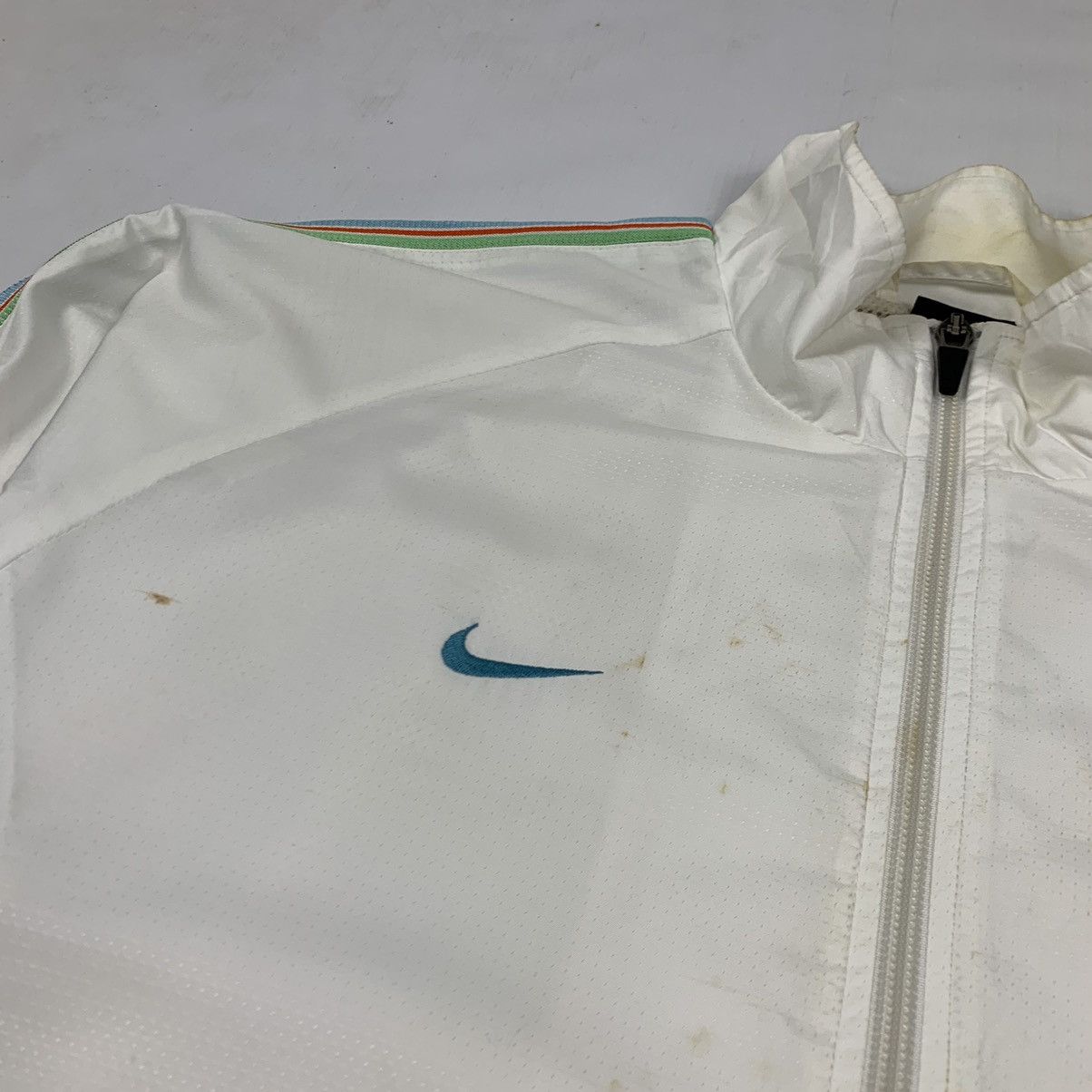 Nike Vintage Nike Sports Style Windbreaker Jacket Size US M / EU 48-50 / 2 - 7 Thumbnail