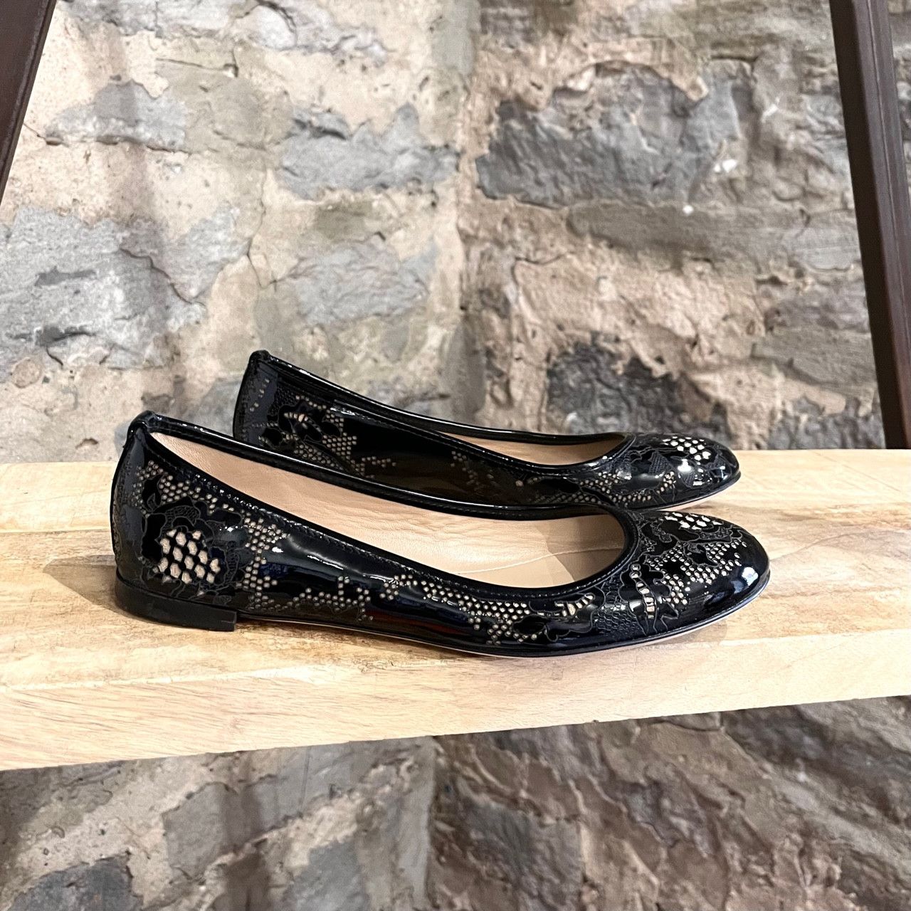 Valentino Valentino Black Cut out Flower Flats Size US 5 / IT 35 - 1 Thumbnail