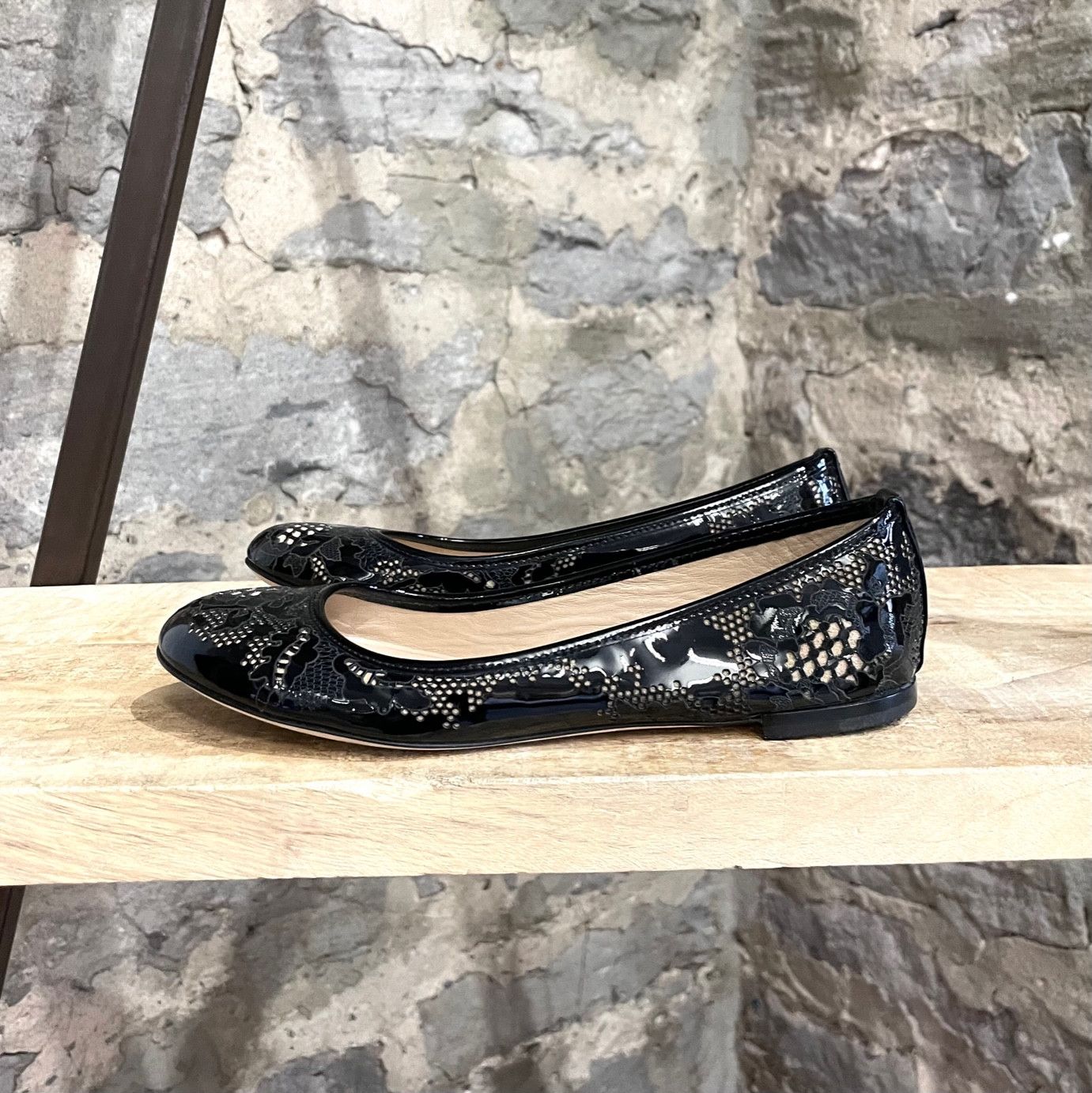 Valentino Valentino Black Cut out Flower Flats Size US 5 / IT 35 - 5 Thumbnail