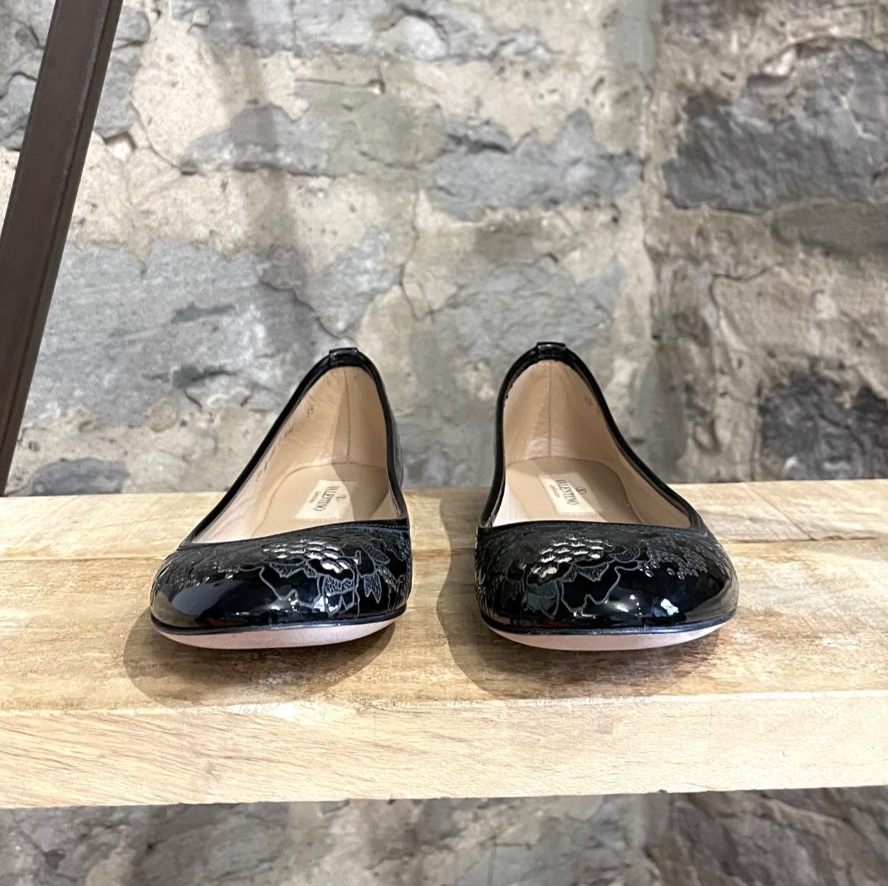 Valentino Valentino Black Cut out Flower Flats Size US 5 / IT 35 - 3 Thumbnail
