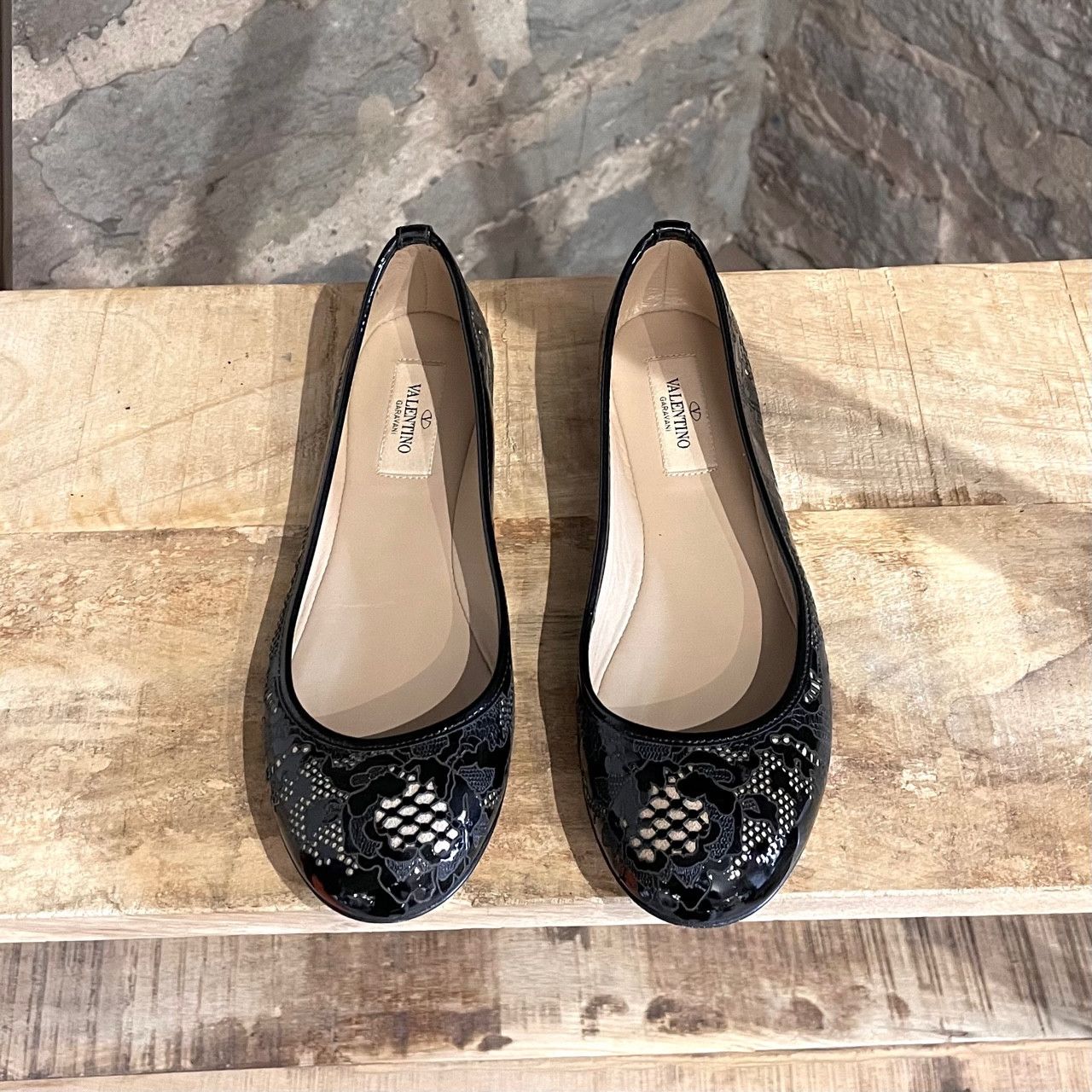 Valentino Valentino Black Cut out Flower Flats Size US 5 / IT 35 - 2 Thumbnail