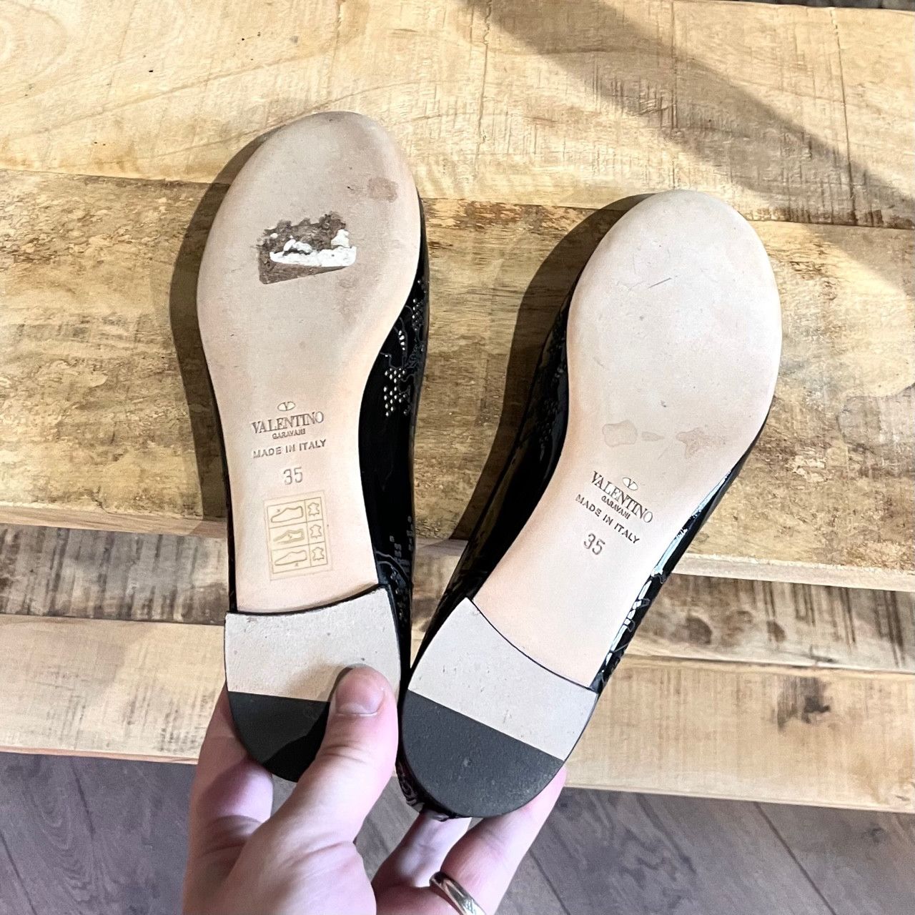 Valentino Valentino Black Cut out Flower Flats Size US 5 / IT 35 - 9 Thumbnail