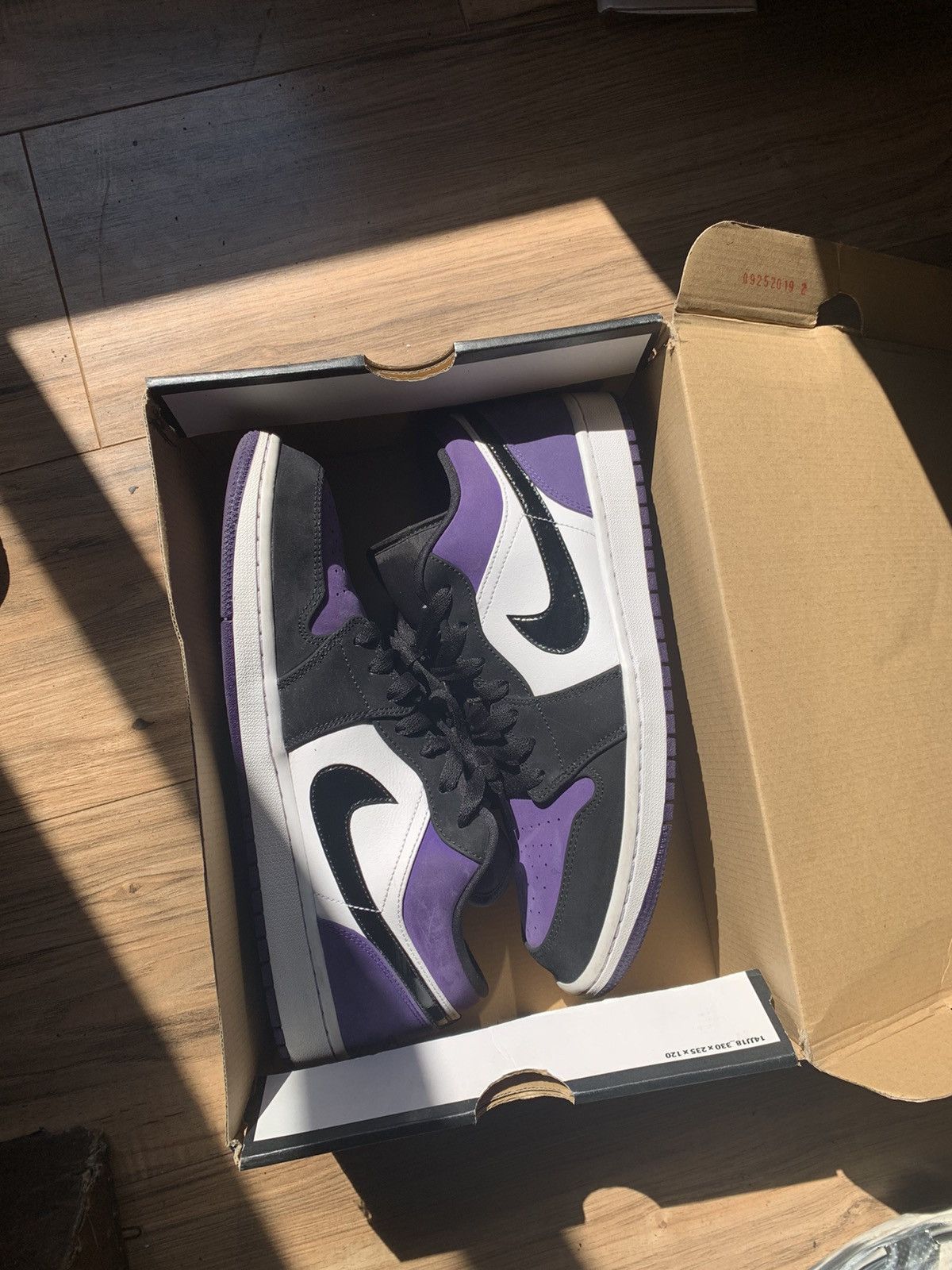 Jordan Brand × Nike Air Jordan 1 Low Court Purple 2019 Size US 11.5 / EU 44-45 - 2 Thumbnail