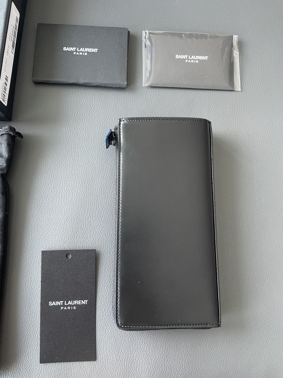 Hedi Slimane × Saint Laurent Paris × Yves Saint Laurent Limited Edition Runway Saint Laurent All Black Wallet Size ONE SIZE - 1 Thumbnail
