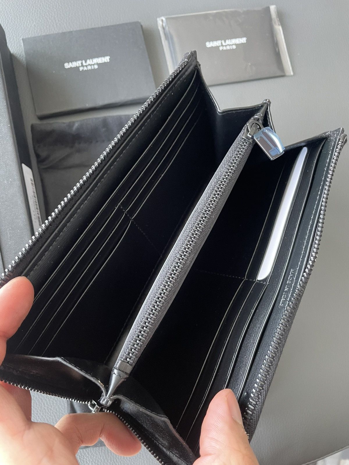 Hedi Slimane × Saint Laurent Paris × Yves Saint Laurent Limited Edition Runway Saint Laurent All Black Wallet Size ONE SIZE - 4 Thumbnail