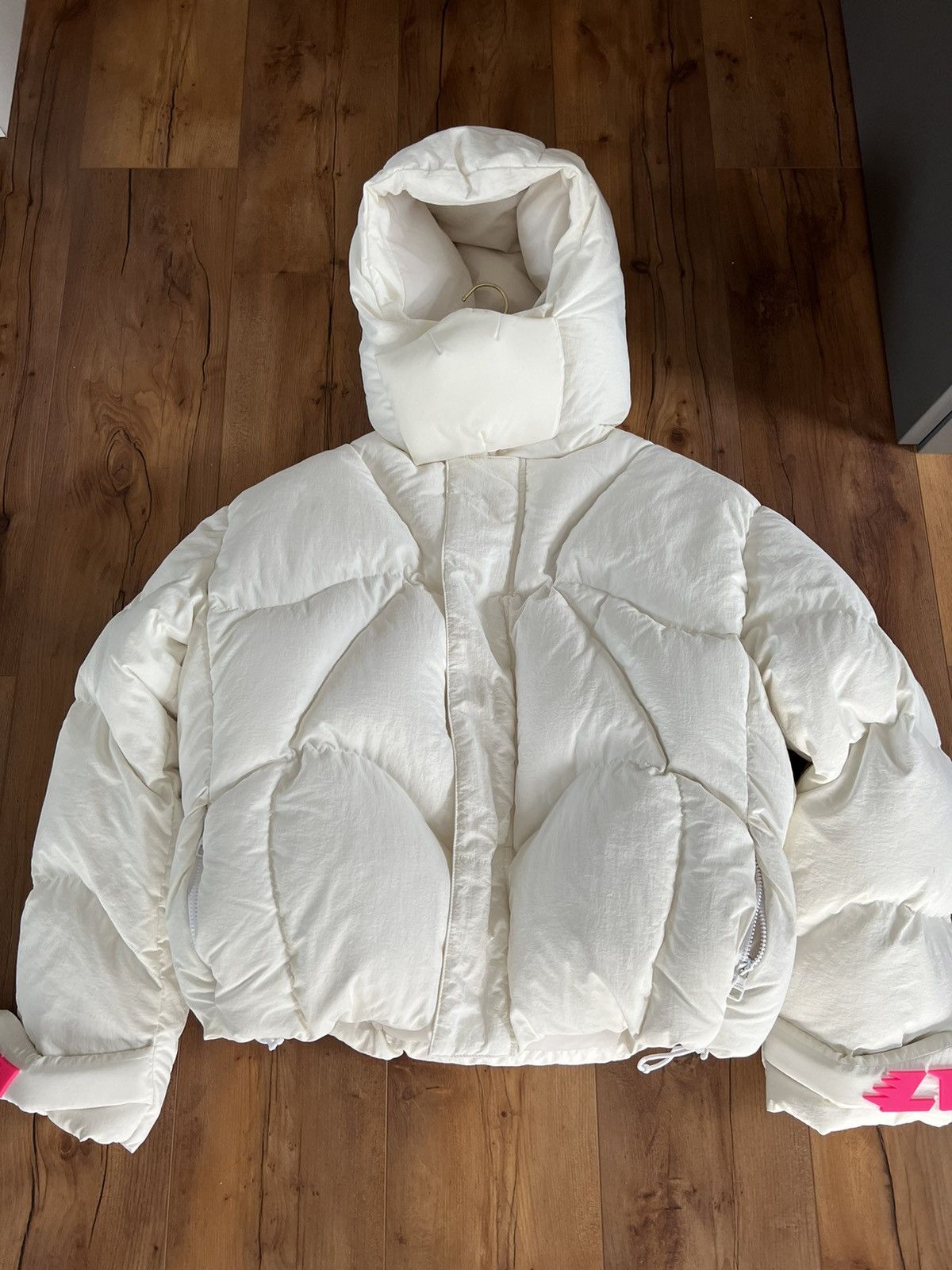 Louis Vuitton Louis Vuitton White Cropped Rave Puffer Jacket 52 | Grailed