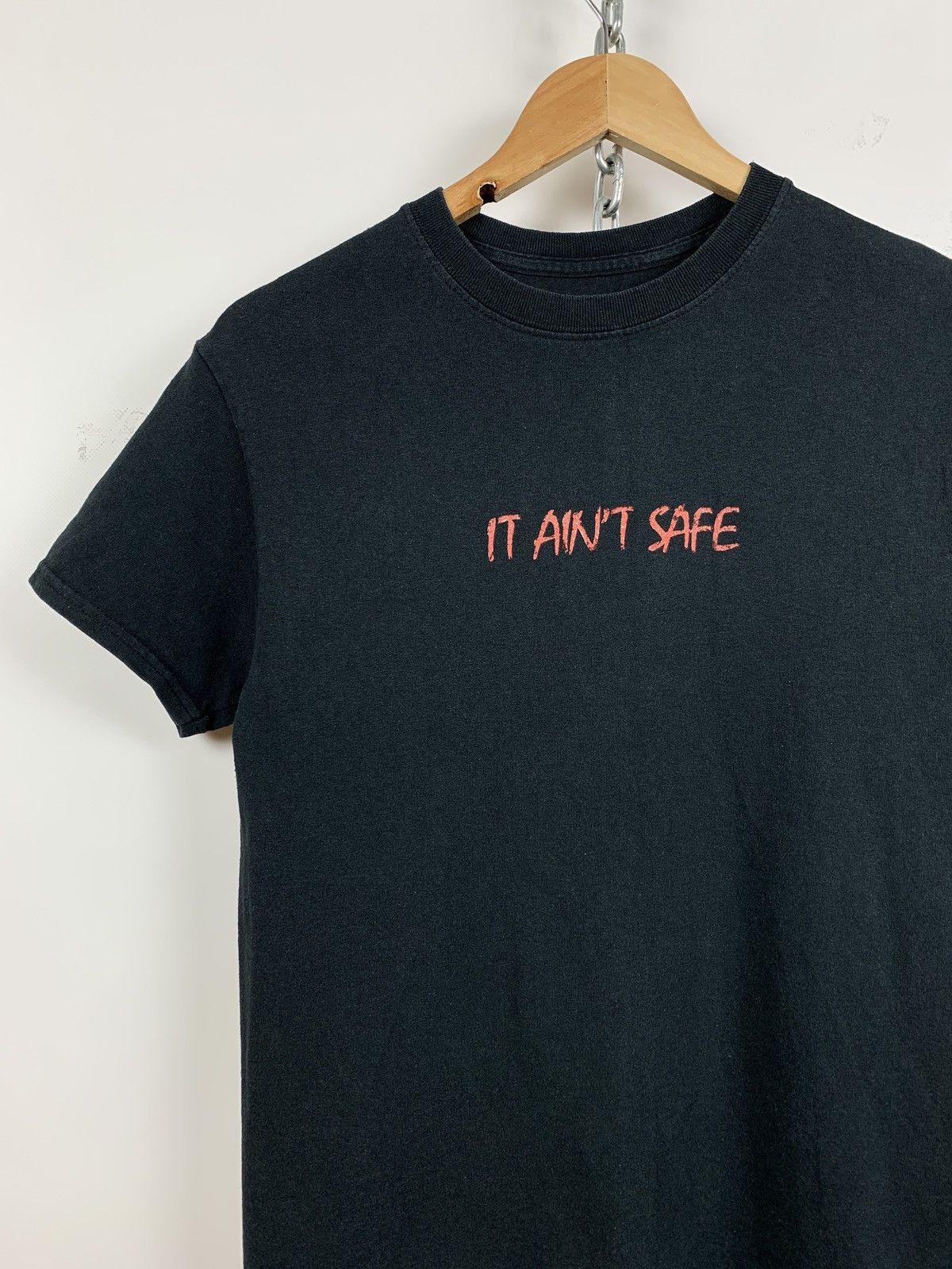 Rap Tees Skepta It Ain’t Safe Faded Black T-Shirt Size US S / EU 44-46 / 1 - 5 Thumbnail