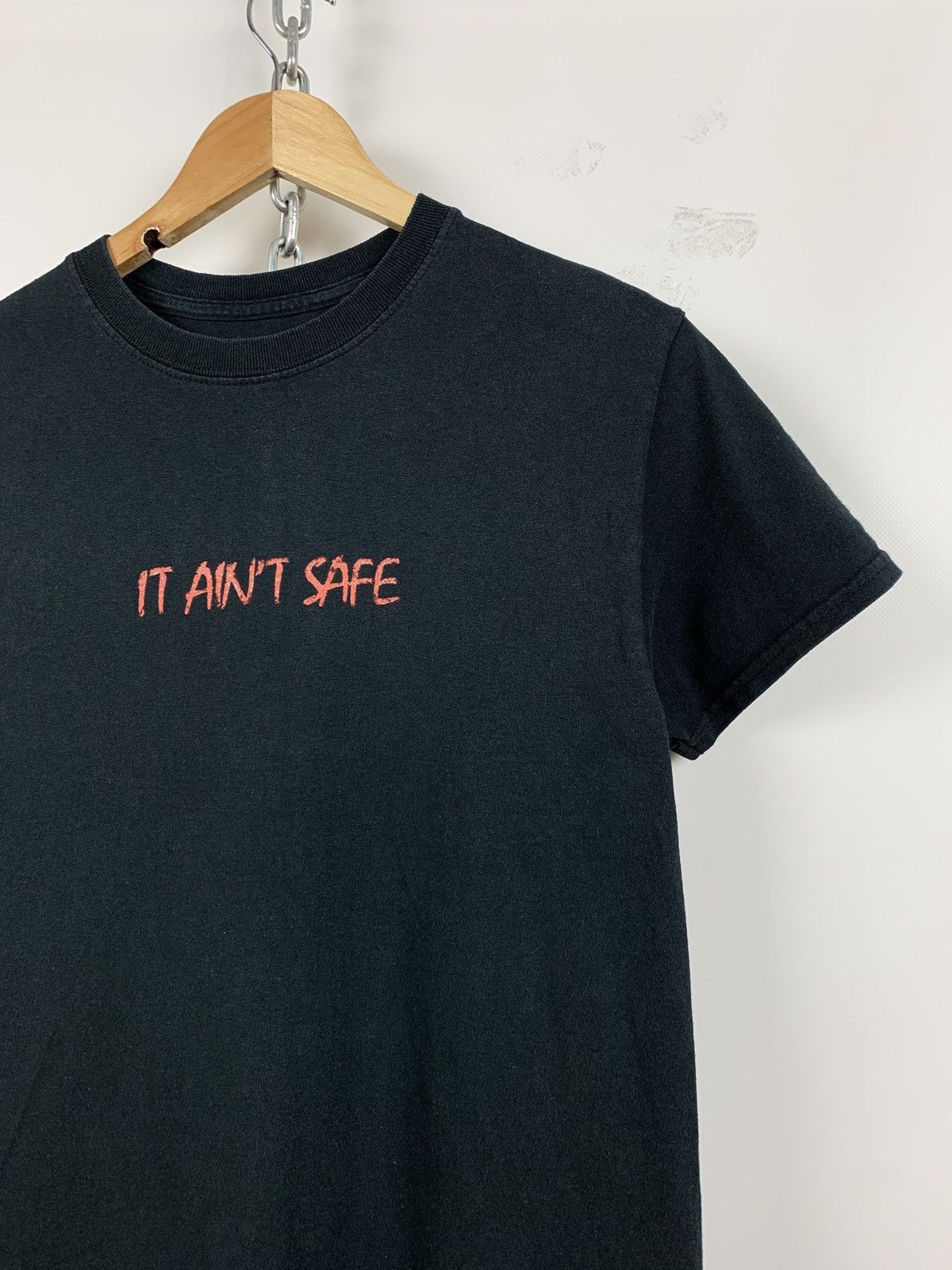 Rap Tees Skepta It Ain’t Safe Faded Black T-Shirt Size US S / EU 44-46 / 1 - 6 Thumbnail