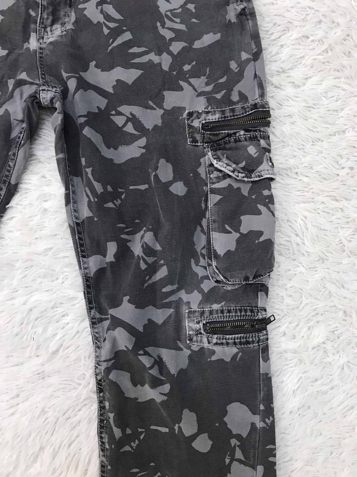 Japanese Brand Camo Cargo Multipockets Pant Size US 33 - 5 Thumbnail