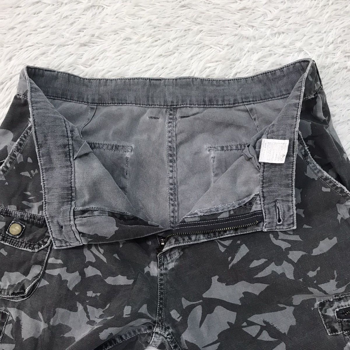 Japanese Brand Camo Cargo Multipockets Pant Size US 33 - 16 Thumbnail