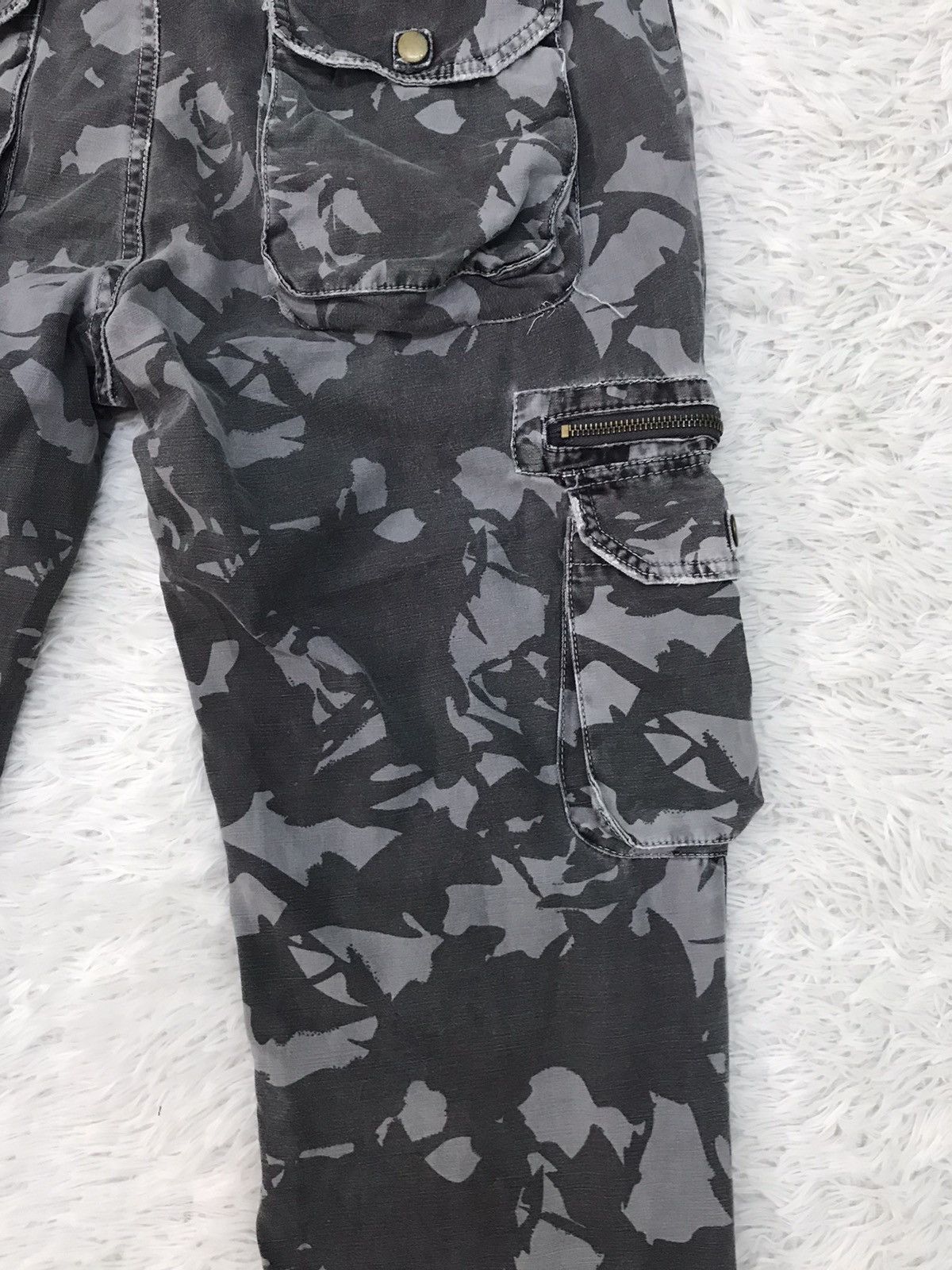 Japanese Brand Camo Cargo Multipockets Pant Size US 33 - 11 Thumbnail