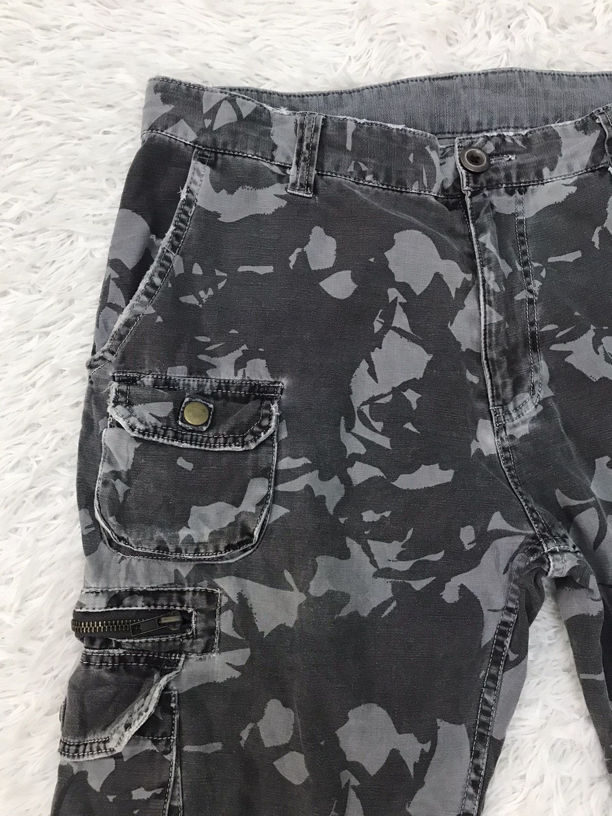 Japanese Brand Camo Cargo Multipockets Pant Size US 33 - 8 Thumbnail