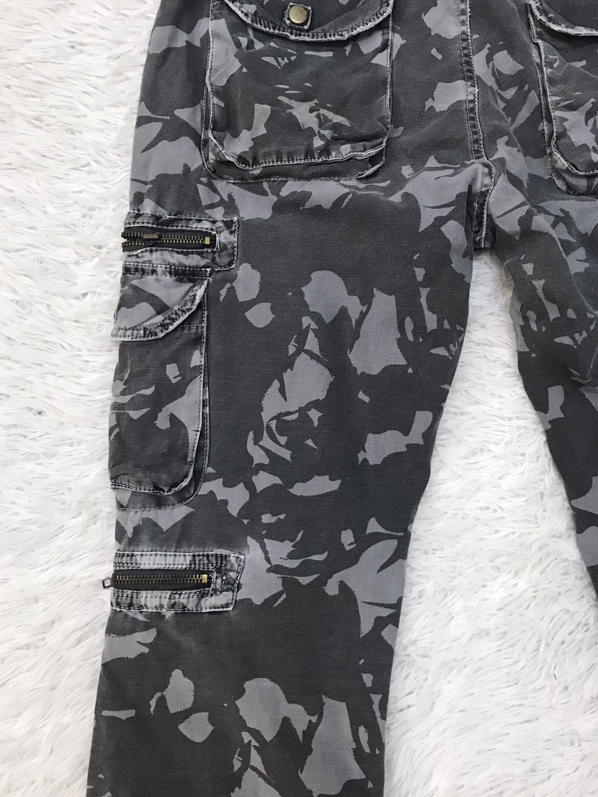 Japanese Brand Camo Cargo Multipockets Pant Size US 33 - 12 Thumbnail